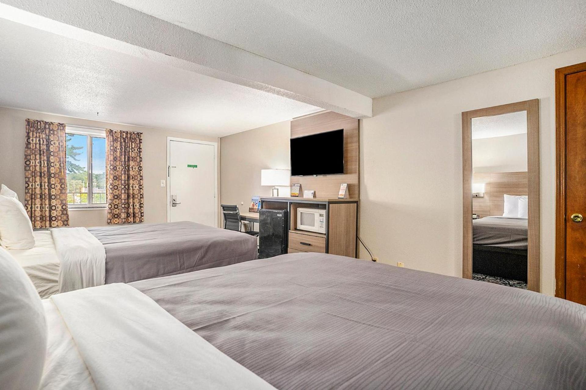 Rodeway Inn Grand Haven photo 52