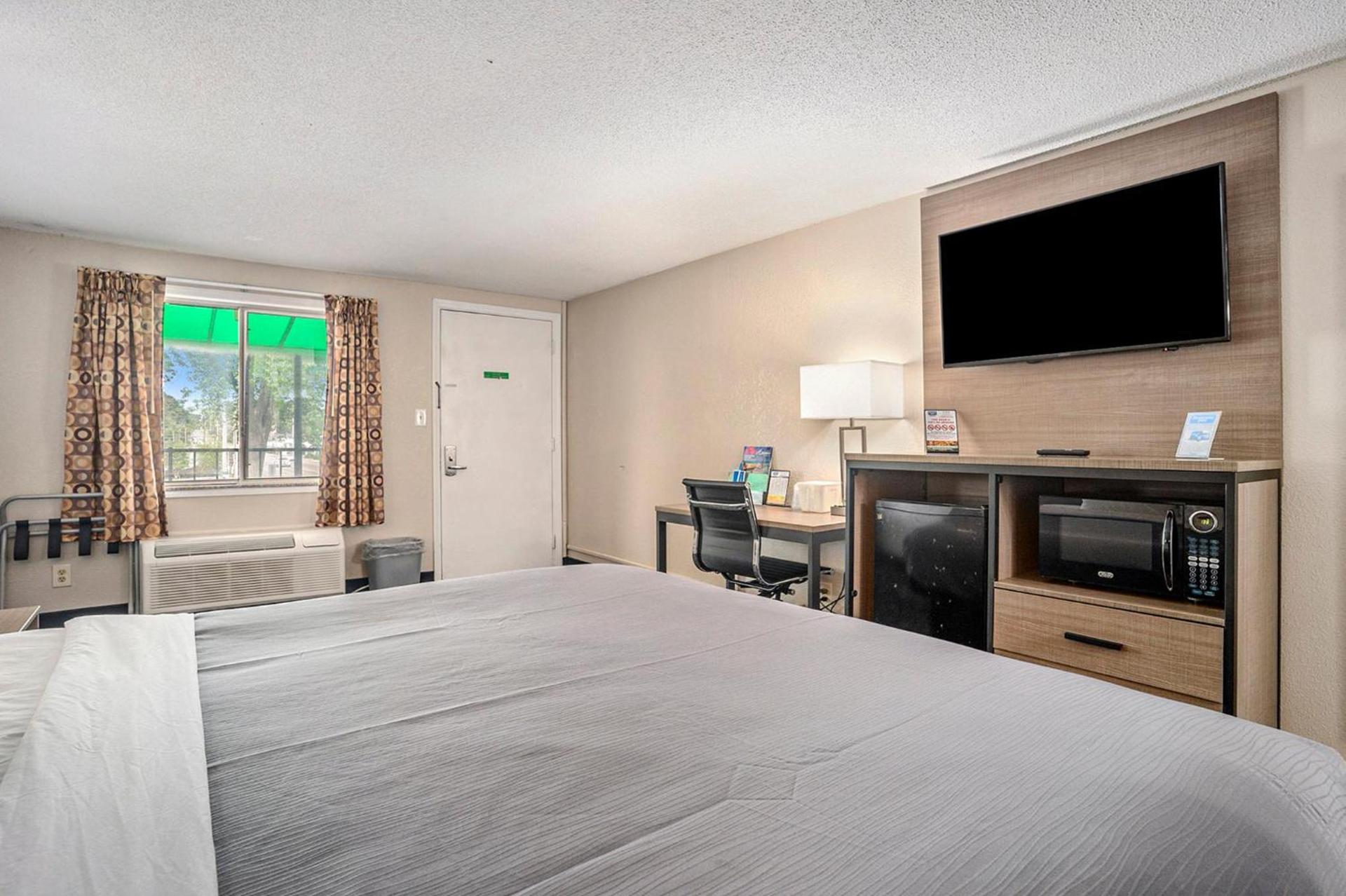 Rodeway Inn Grand Haven photo 45
