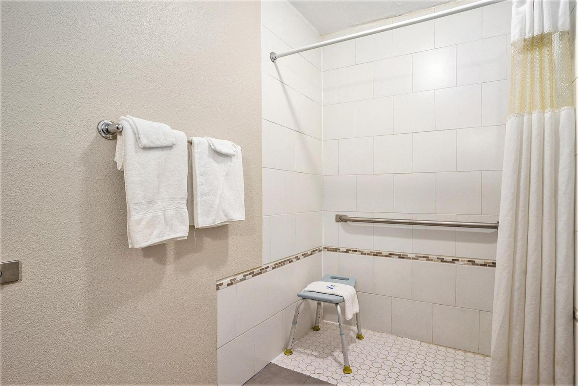 Rodeway Inn Grand Haven photo 47