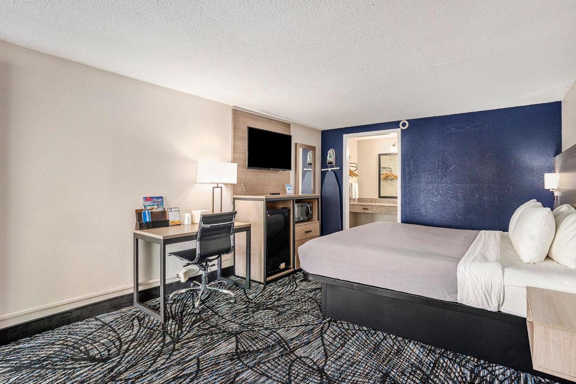 Rodeway Inn Grand Haven photo 50