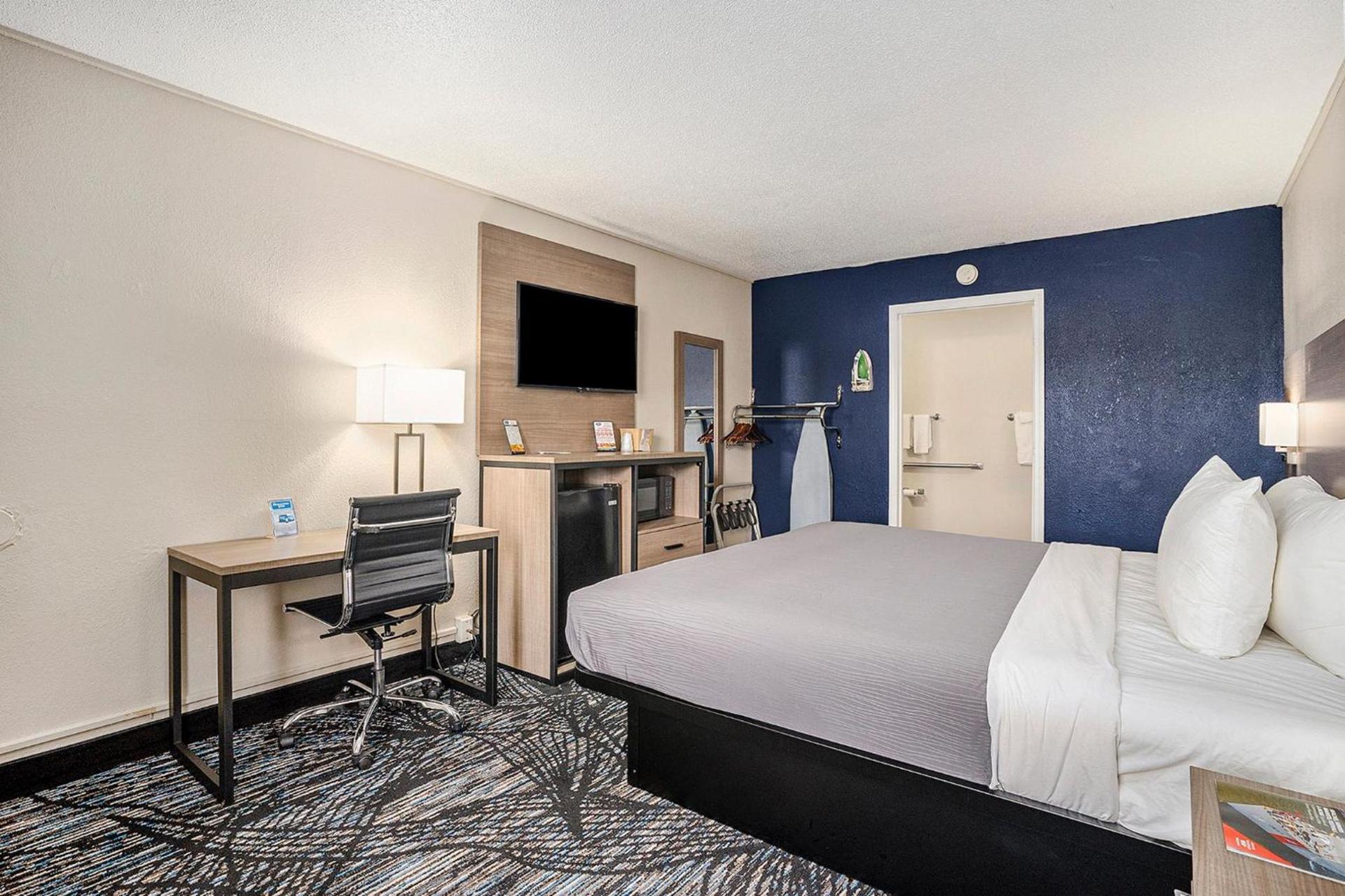 Rodeway Inn Grand Haven photo 40