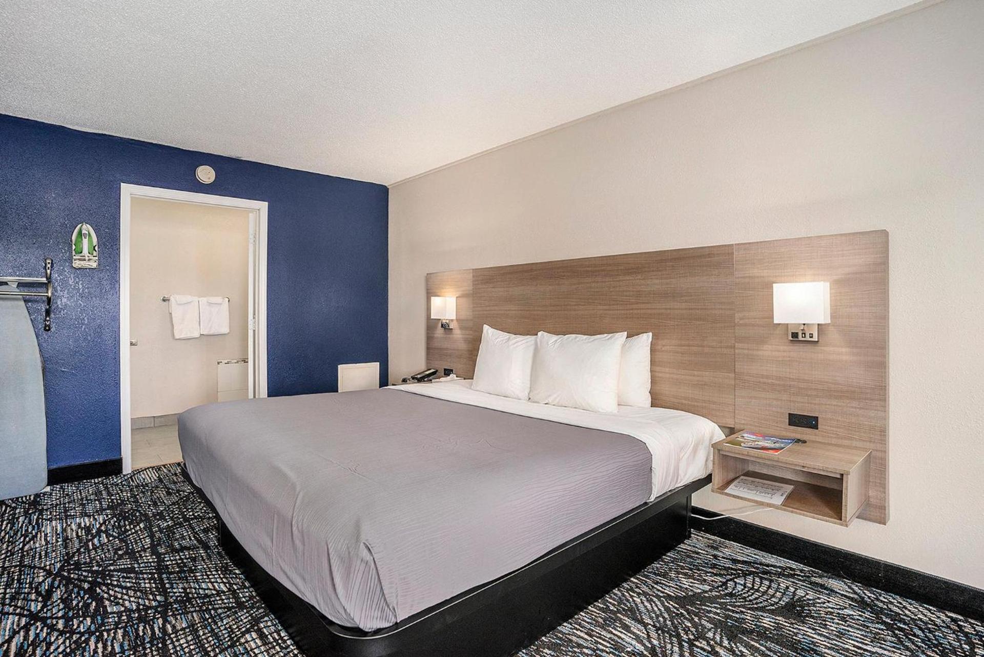 Rodeway Inn Grand Haven photo 53