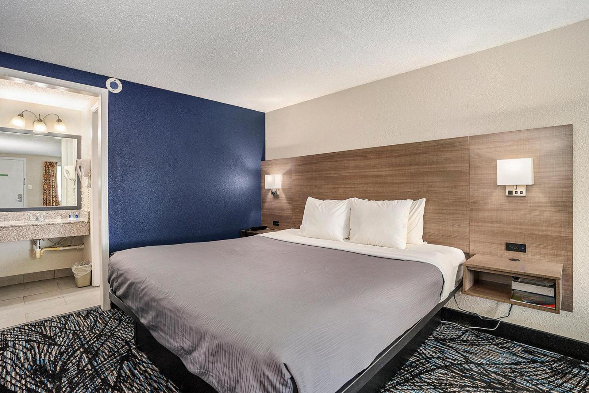 Rodeway Inn Grand Haven photo 60