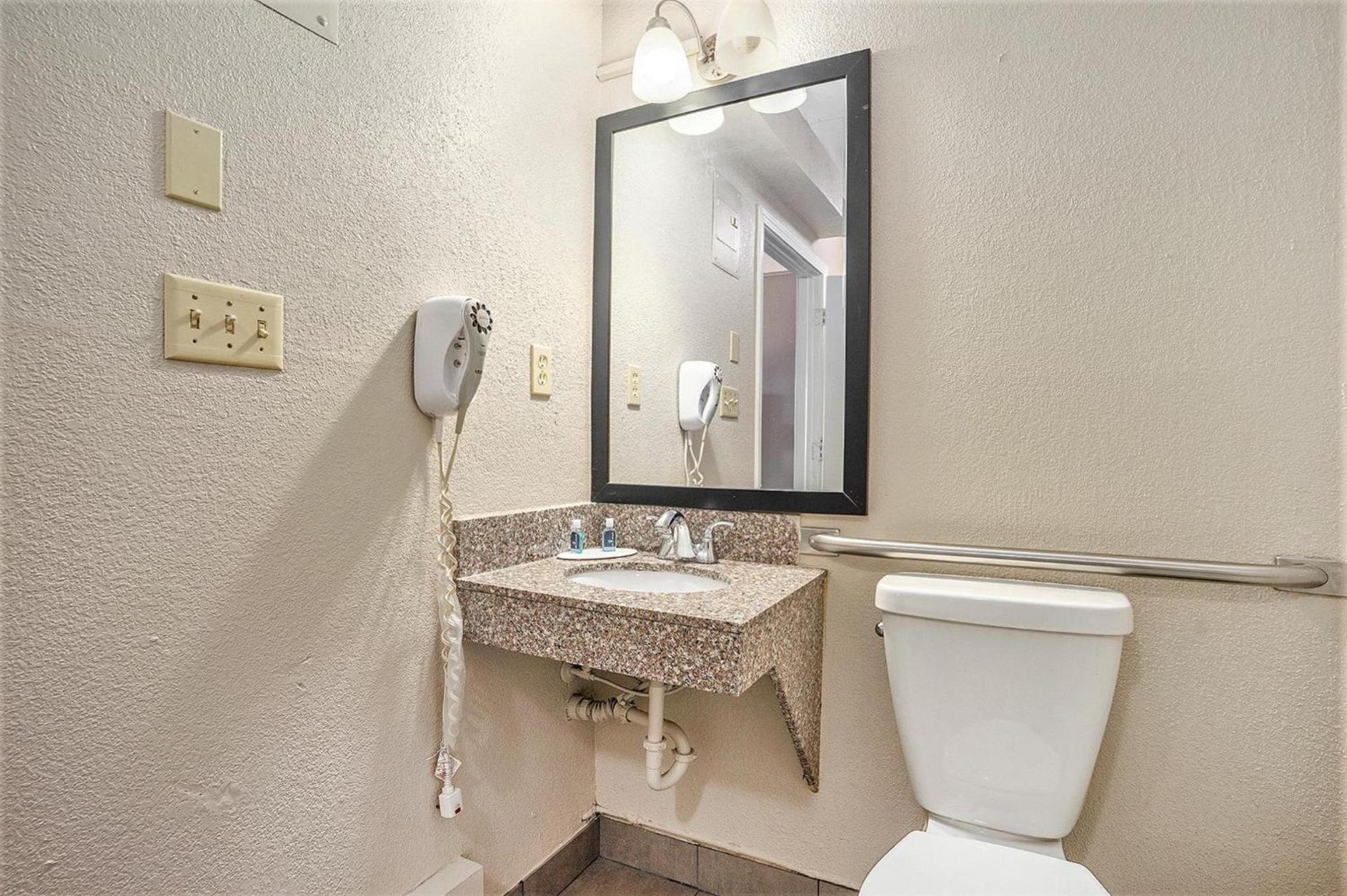 Rodeway Inn Grand Haven photo 65