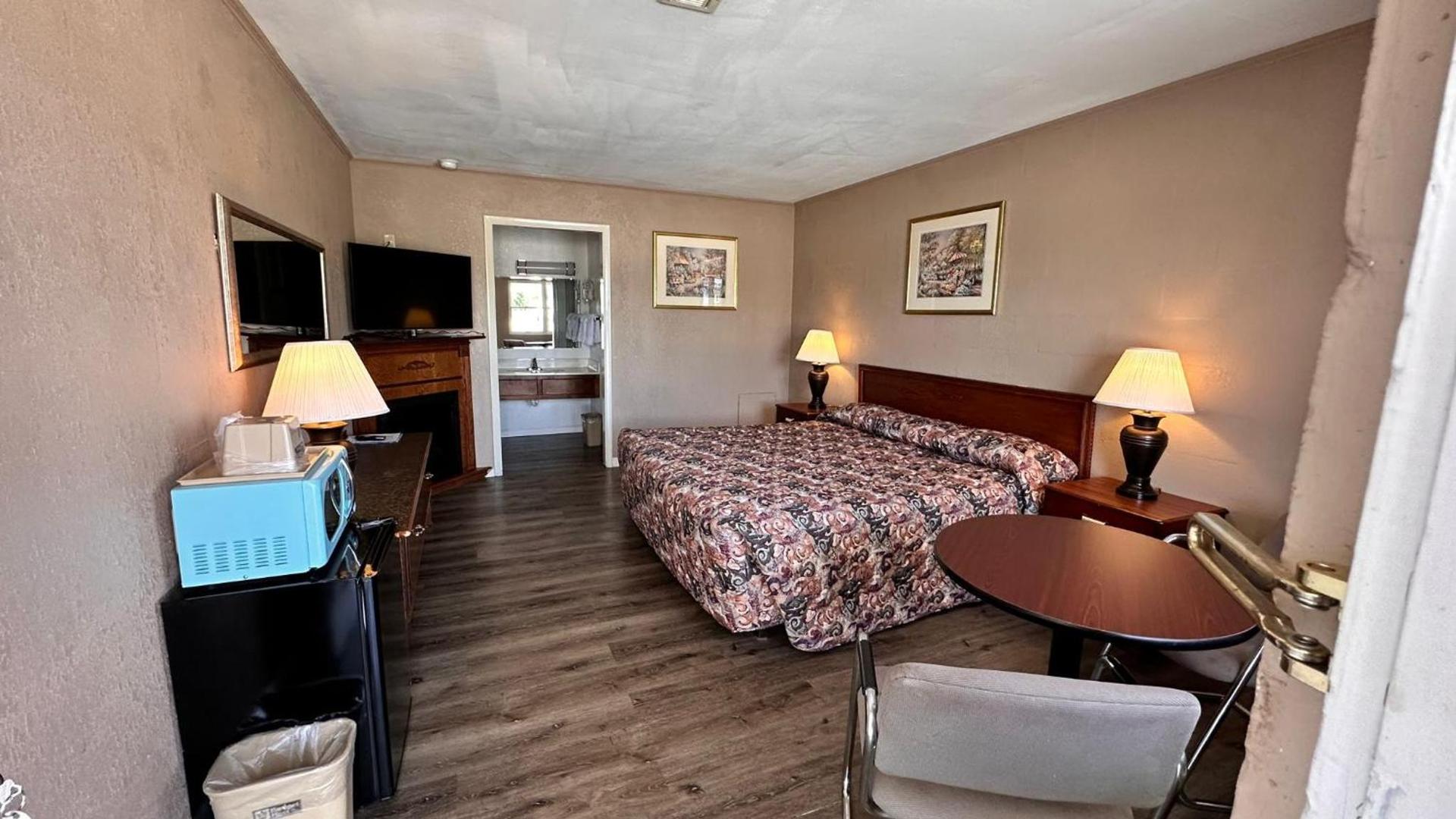 Botkins Motel photo 1