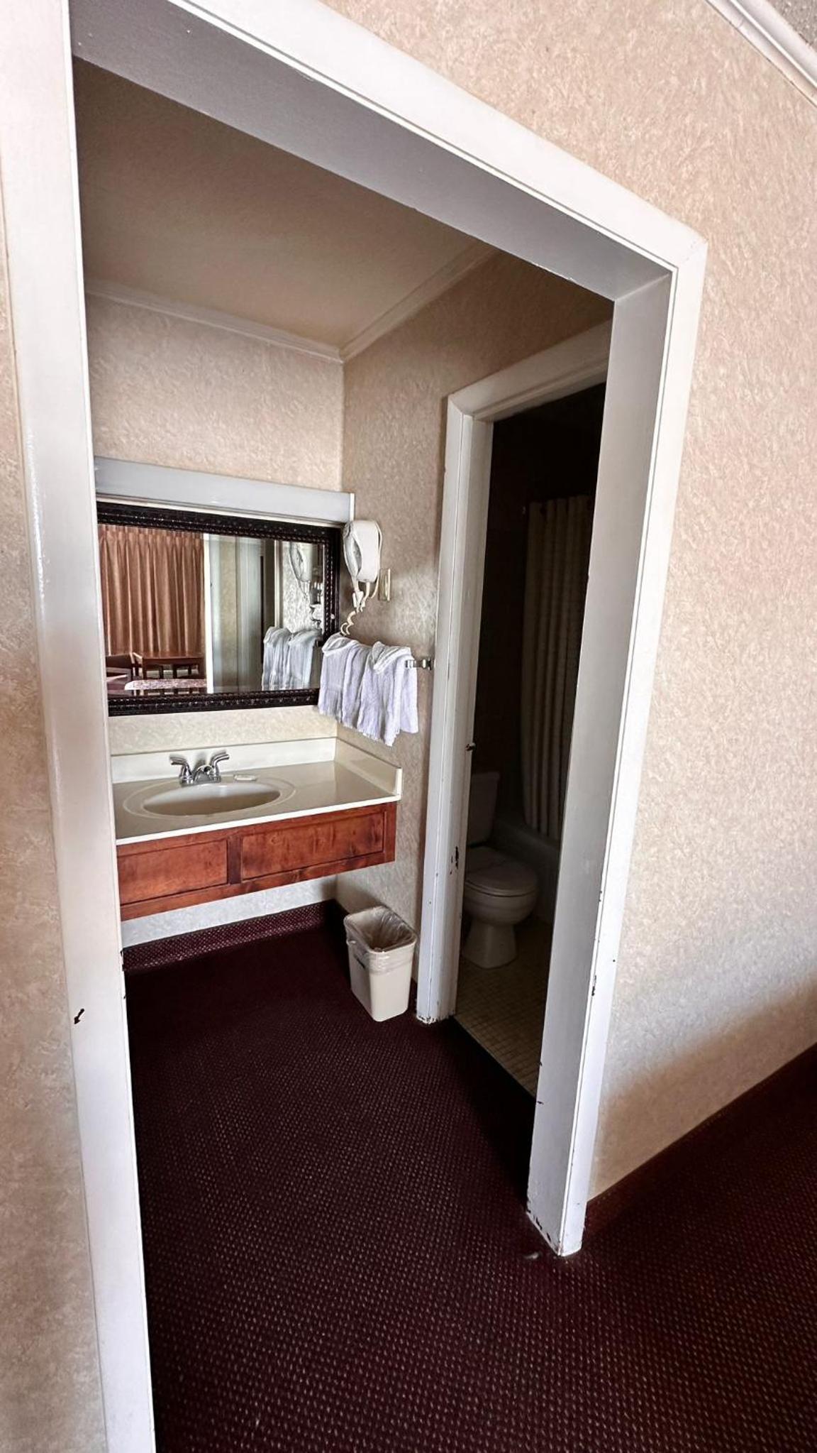 Botkins Motel photo 4