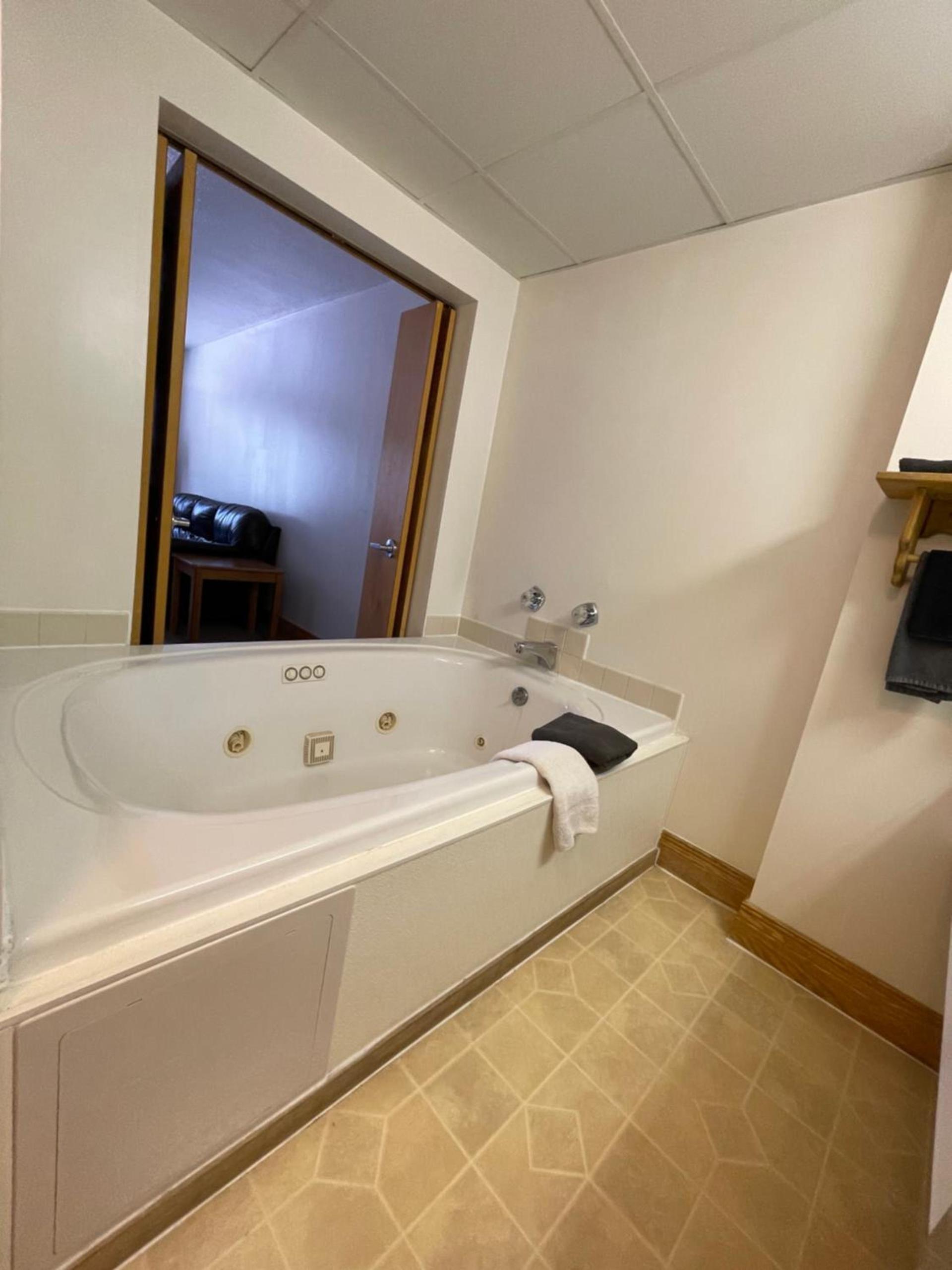 Ausable Valley Inn photo 13
