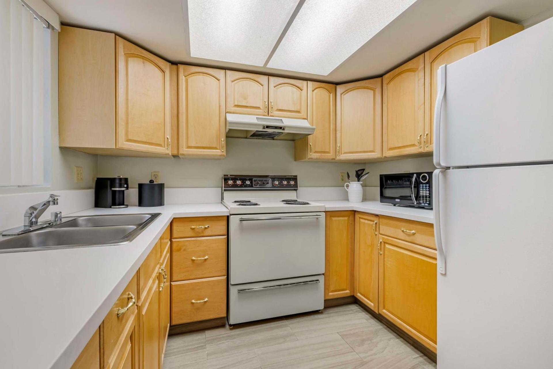 Best Western Plus Palm Desert Resort photo 22
