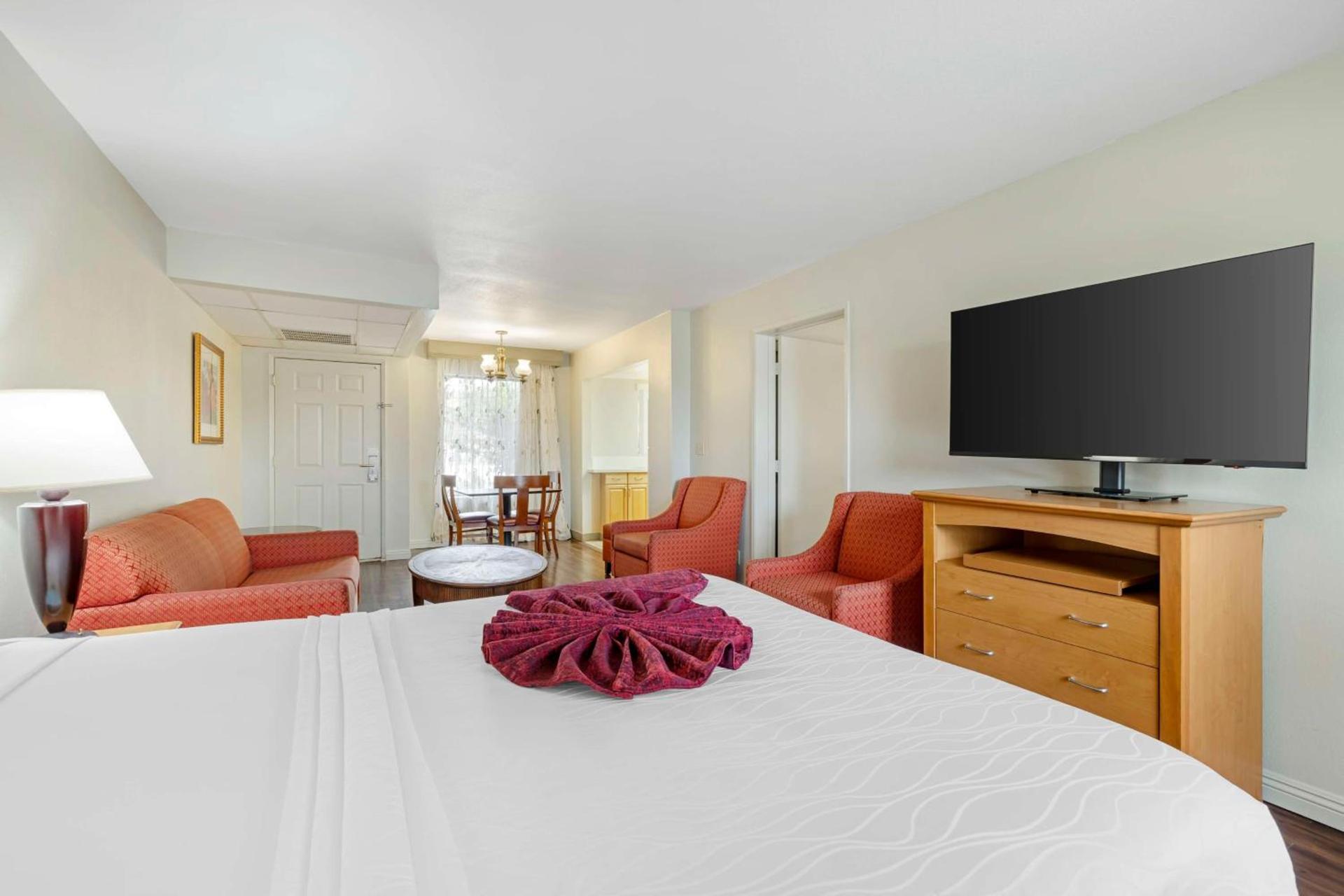 Best Western Plus Palm Desert Resort photo 24