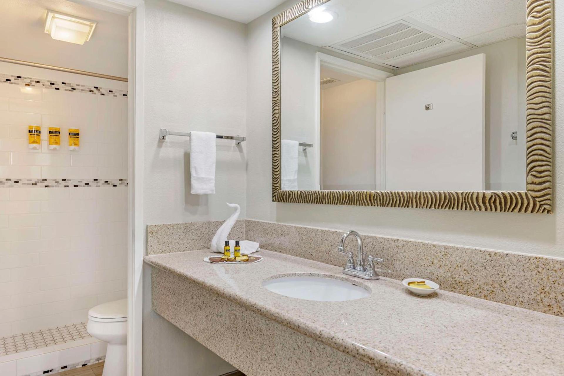 Best Western Plus Palm Desert Resort photo 25