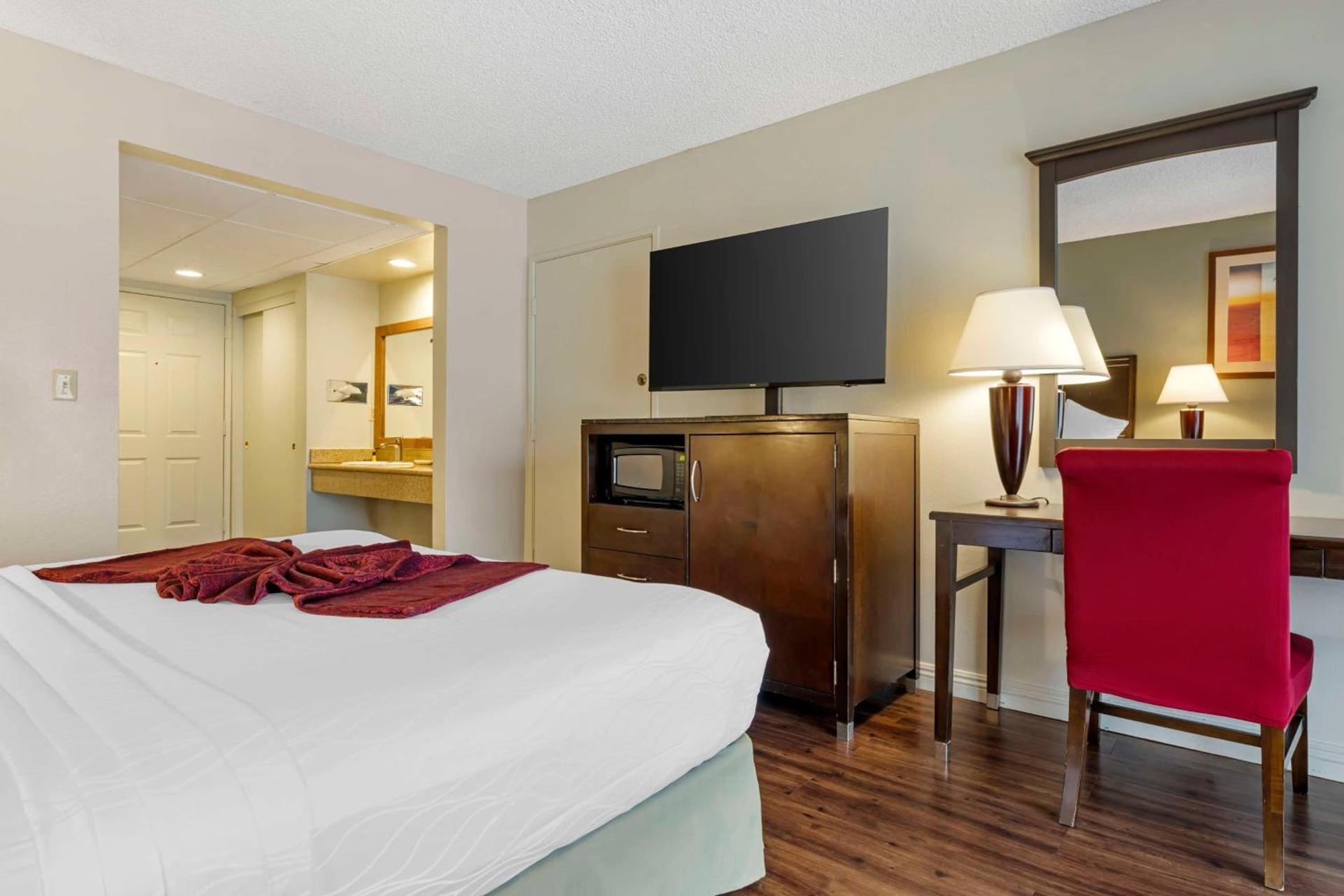 Best Western Plus Palm Desert Resort photo 34