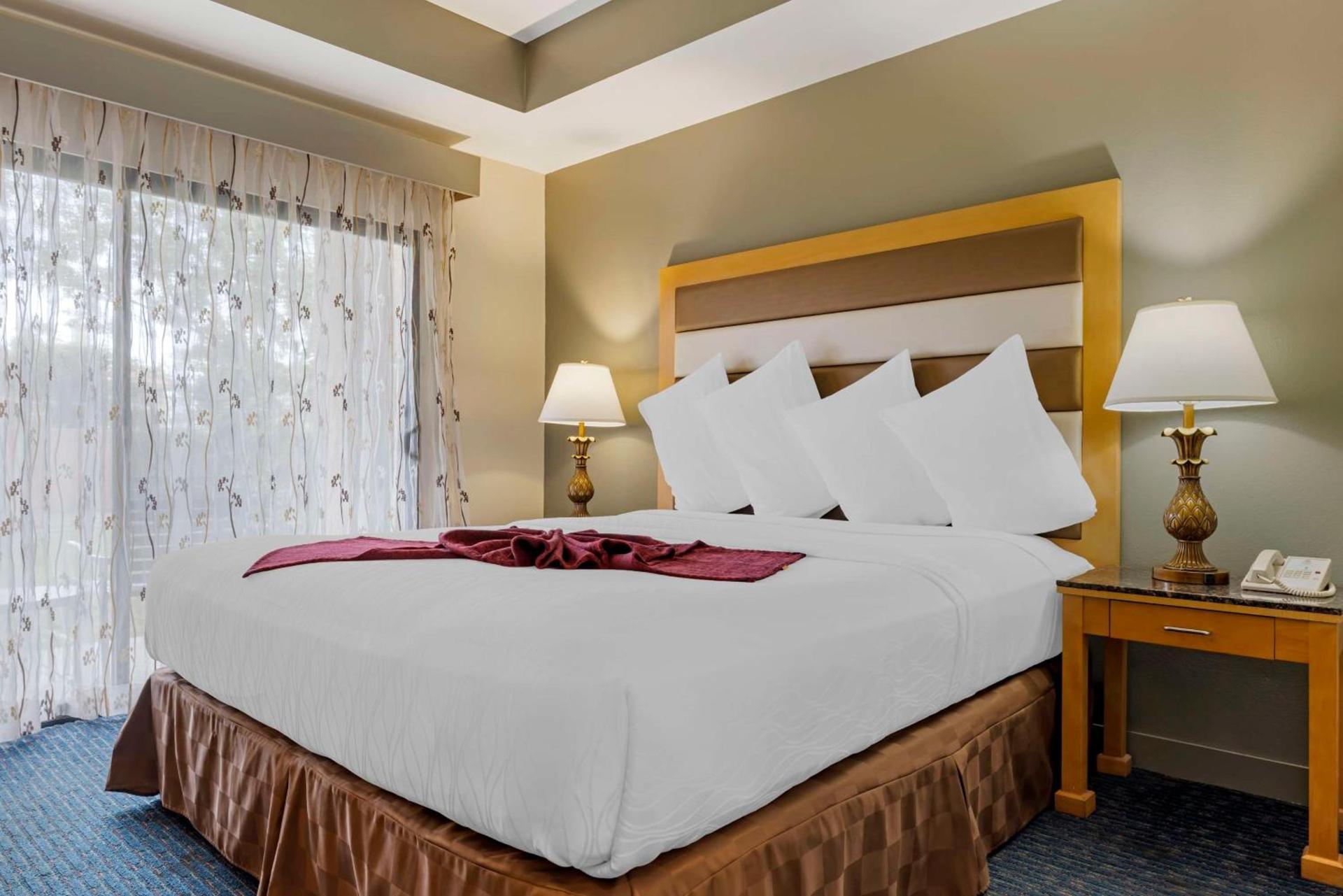 Best Western Plus Palm Desert Resort photo 5