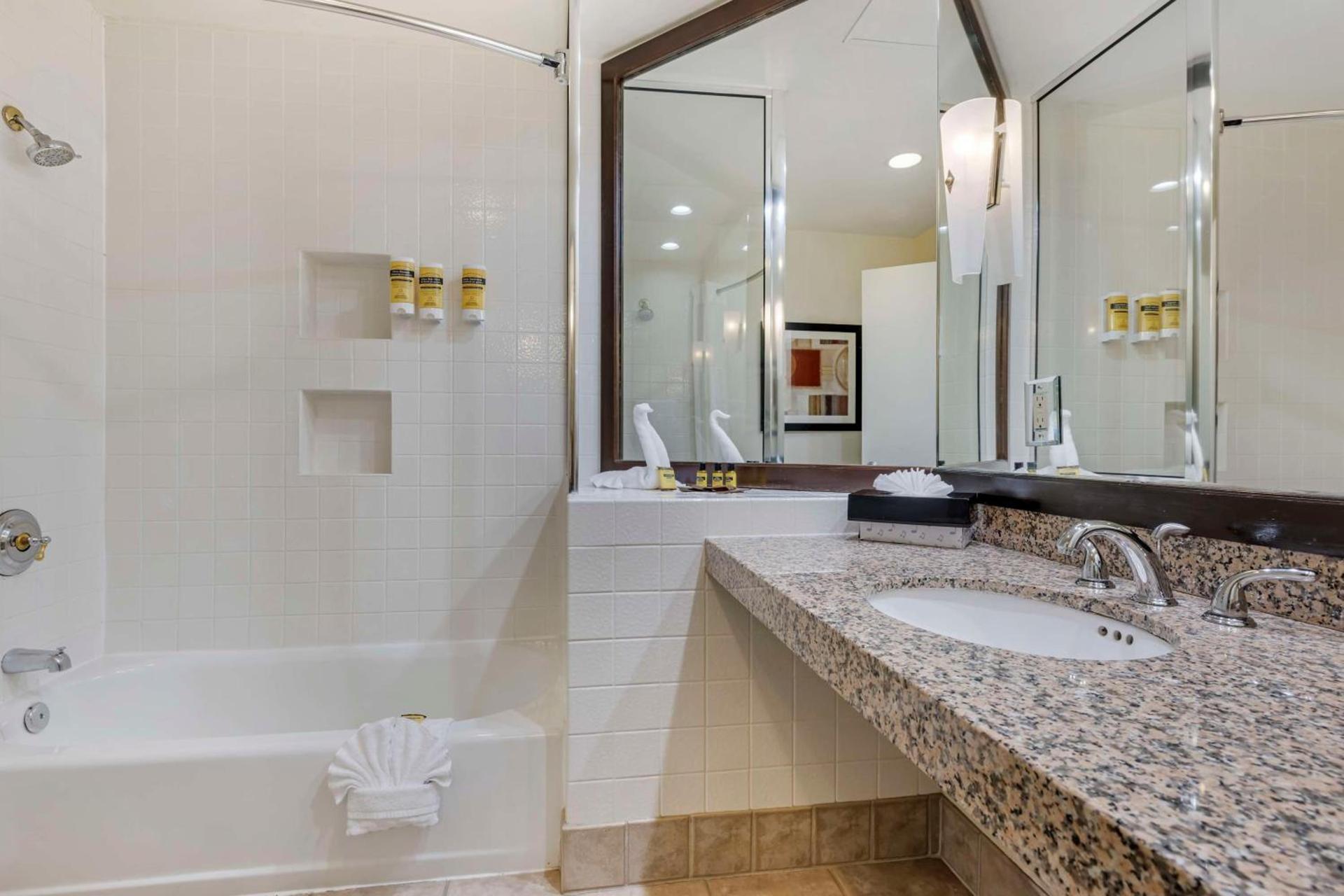 Best Western Plus Palm Desert Resort photo 39