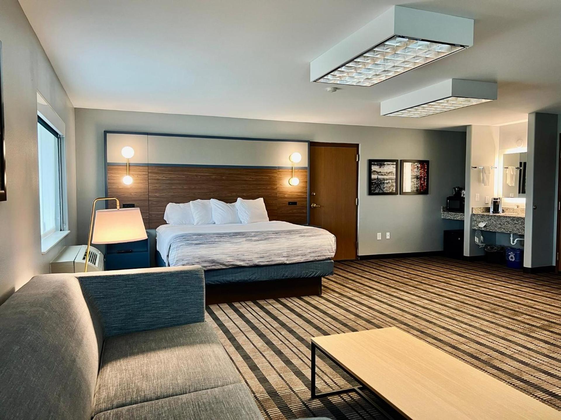 AmericInn by Wyndham Beaver Dam photo 10