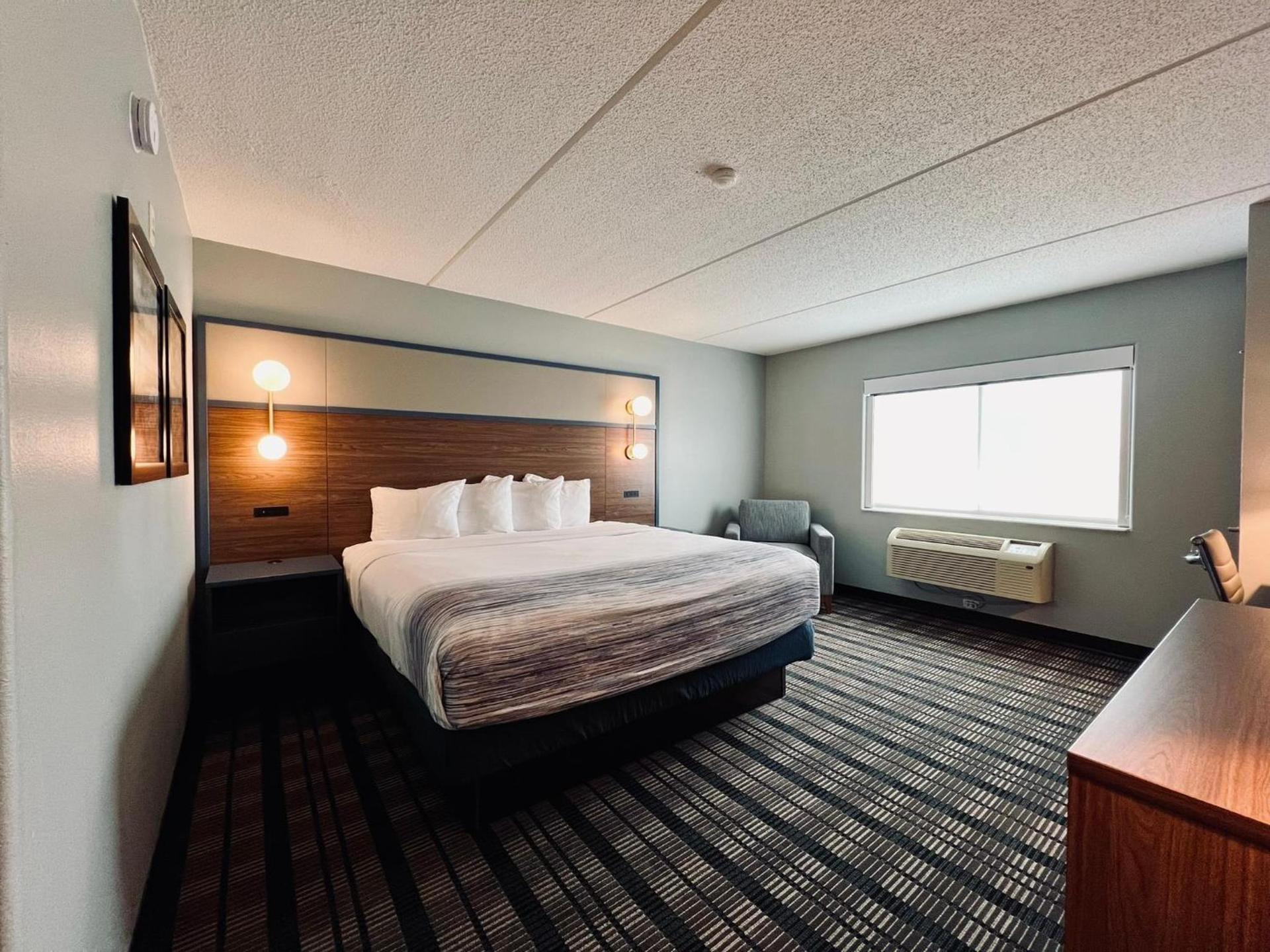 AmericInn by Wyndham Beaver Dam photo 5