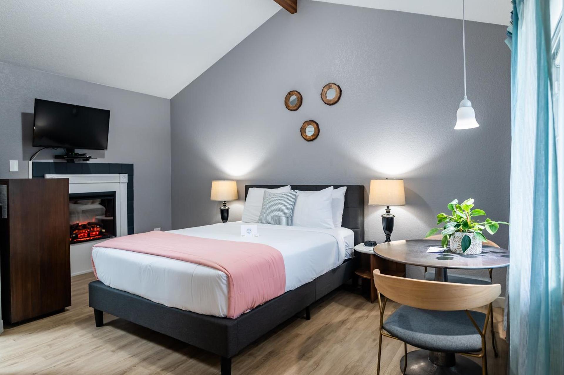 Inn at Haystack Rock photo 53