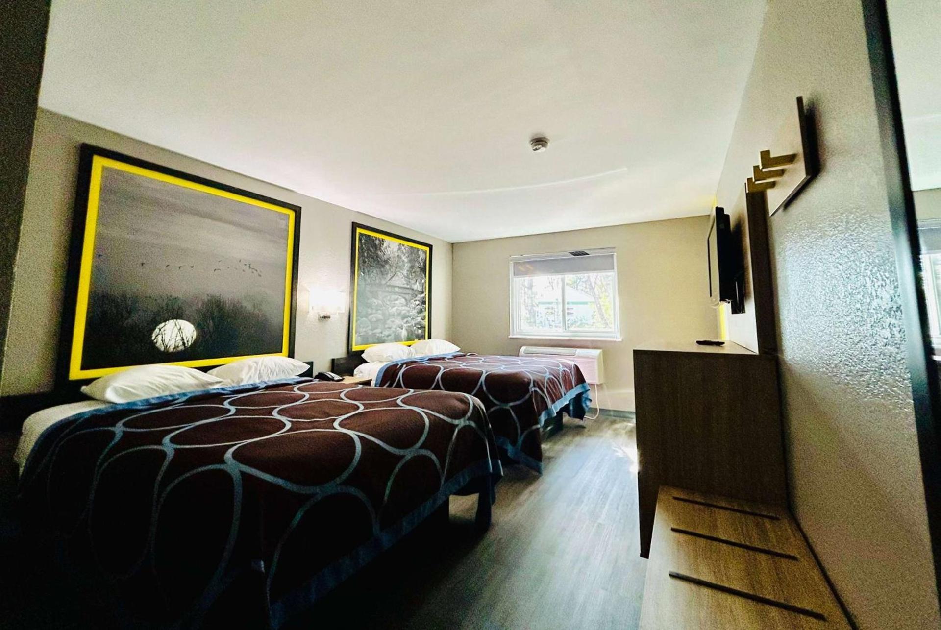 Super 8 by Wyndham Lewiston Auburn Area photo 9