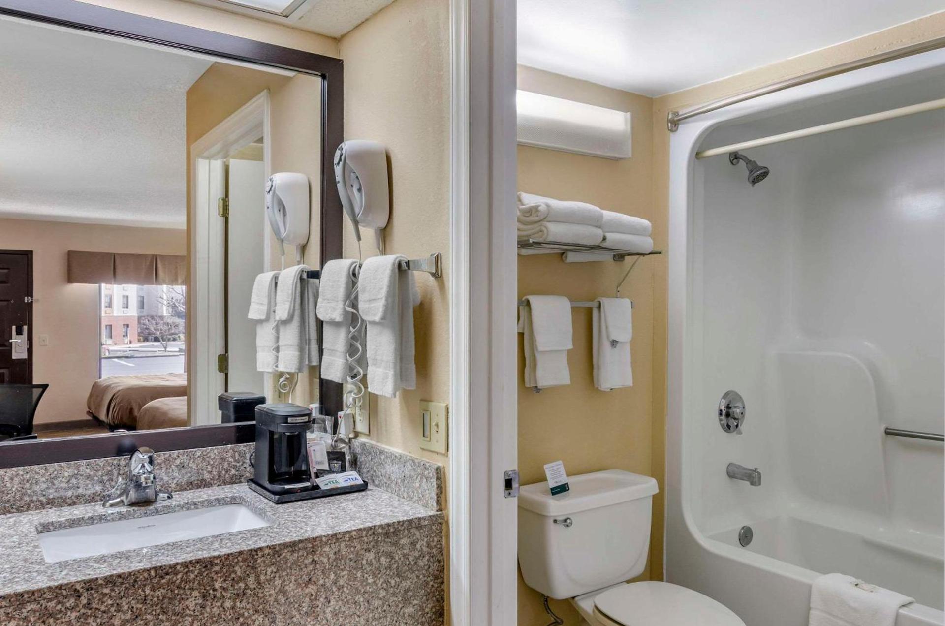 Quality Inn Hillsville photo 22
