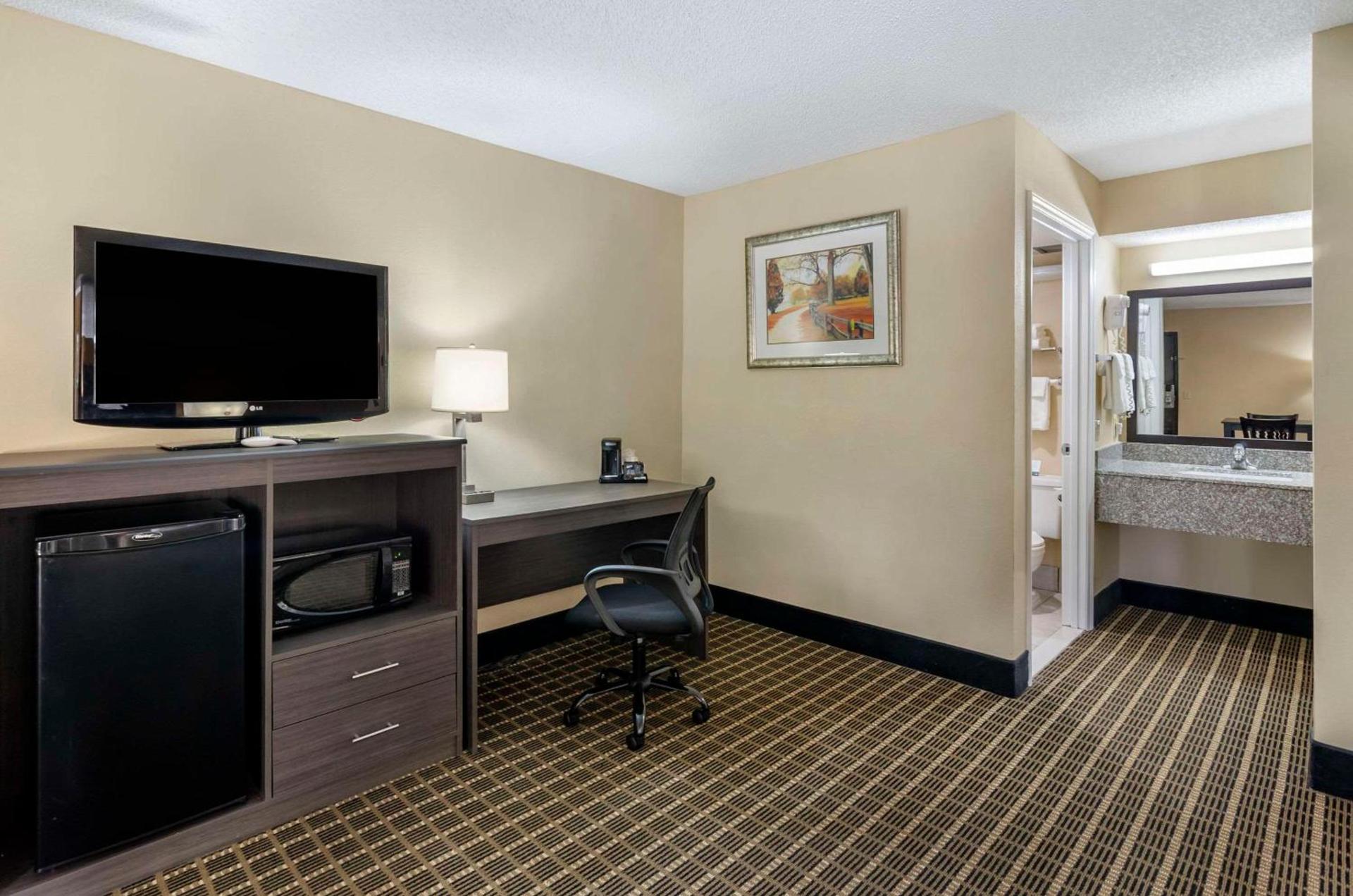 Quality Inn Hillsville photo 27