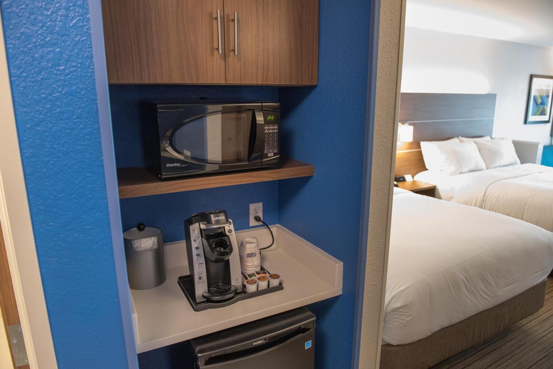 Holiday Inn Express Hotel & Suites East Lansing by IHG photo 39