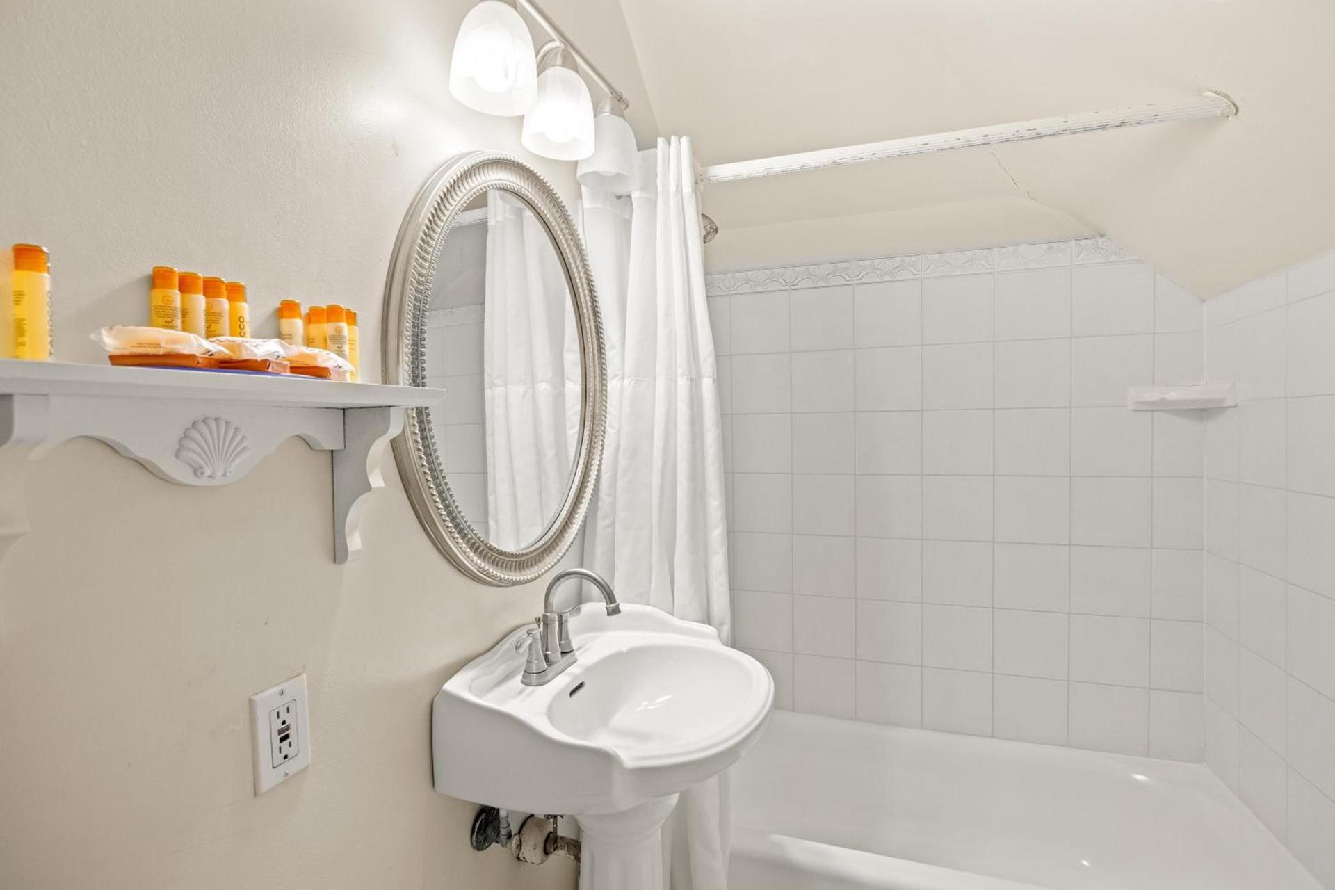 Coombs Inn & Suites photo 4