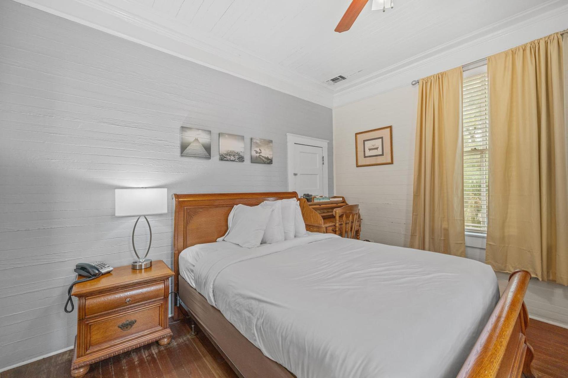 Coombs Inn & Suites photo 3