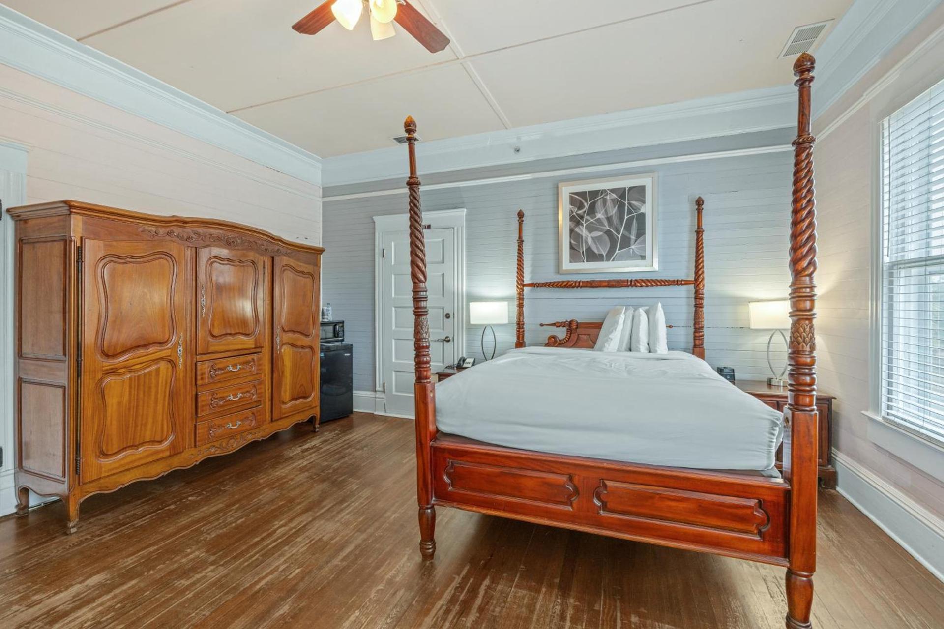 Coombs Inn & Suites photo 5