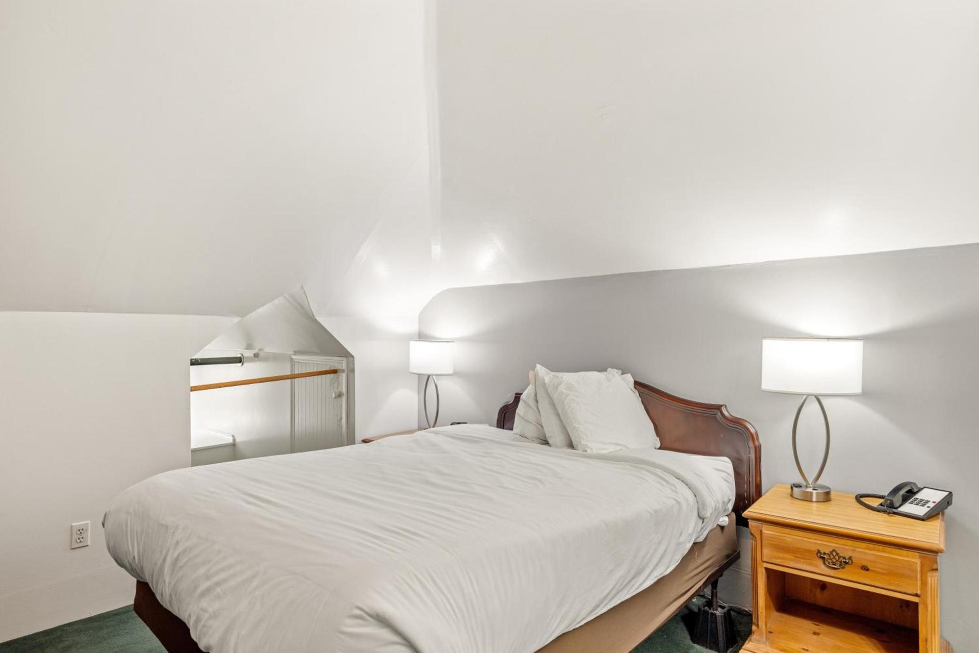 Coombs Inn & Suites photo 42