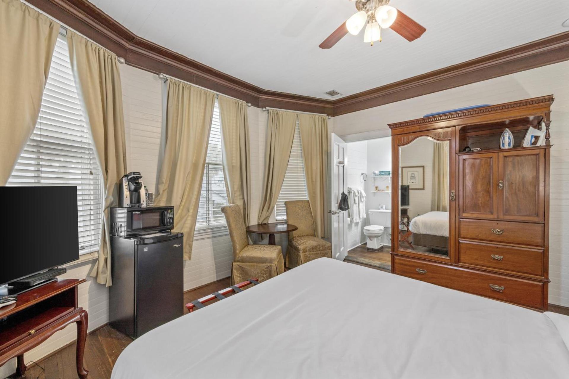 Coombs Inn & Suites photo 34
