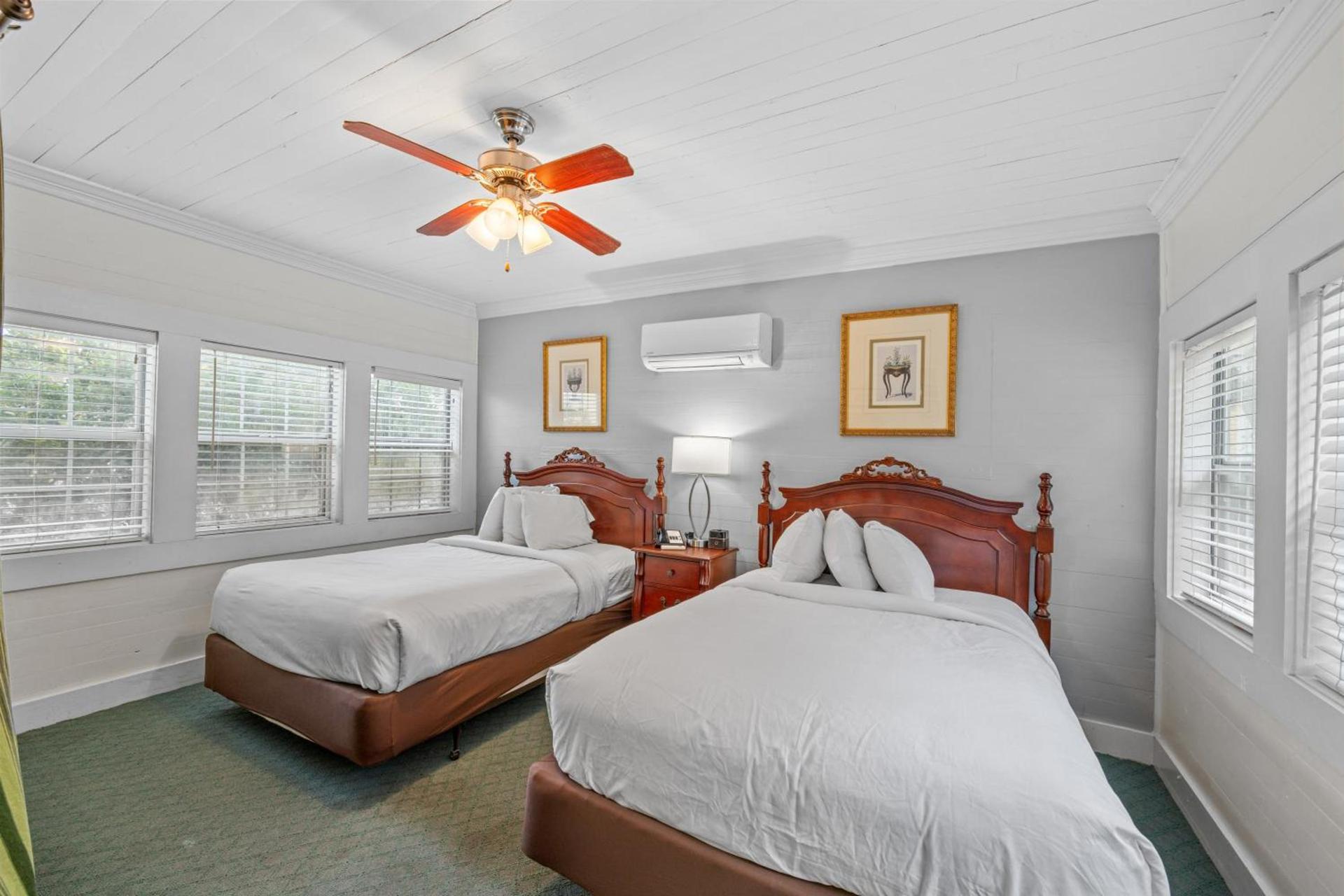 Coombs Inn & Suites photo 37