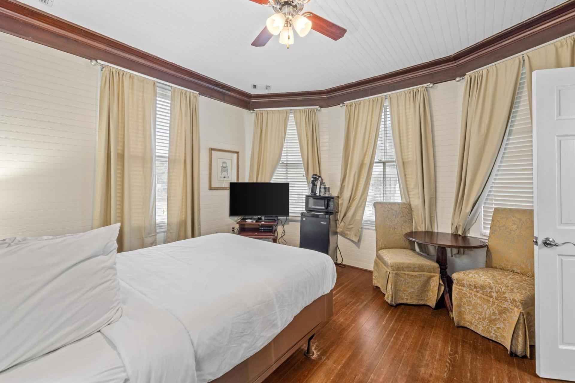 Coombs Inn & Suites photo 44