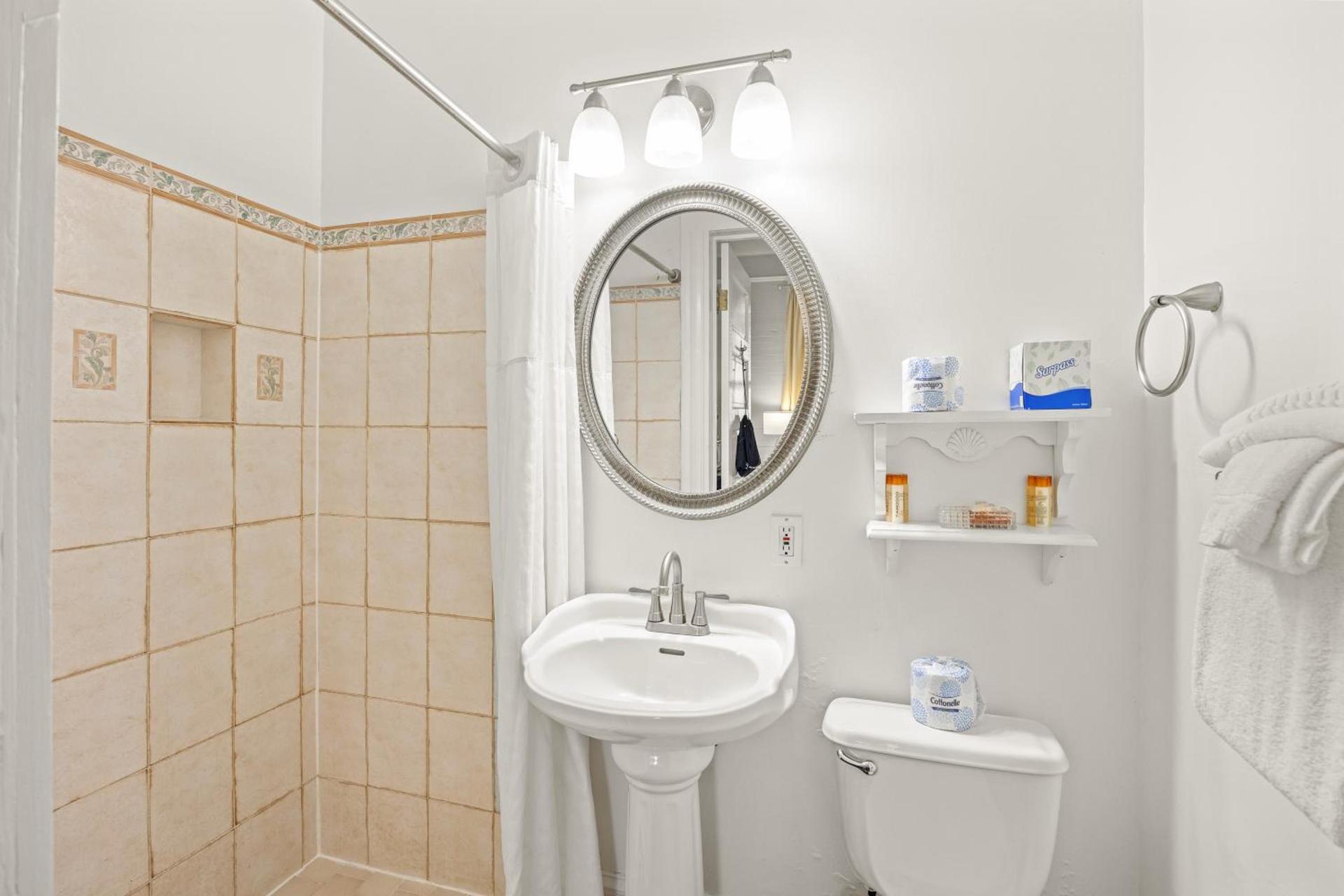 Coombs Inn & Suites photo 46