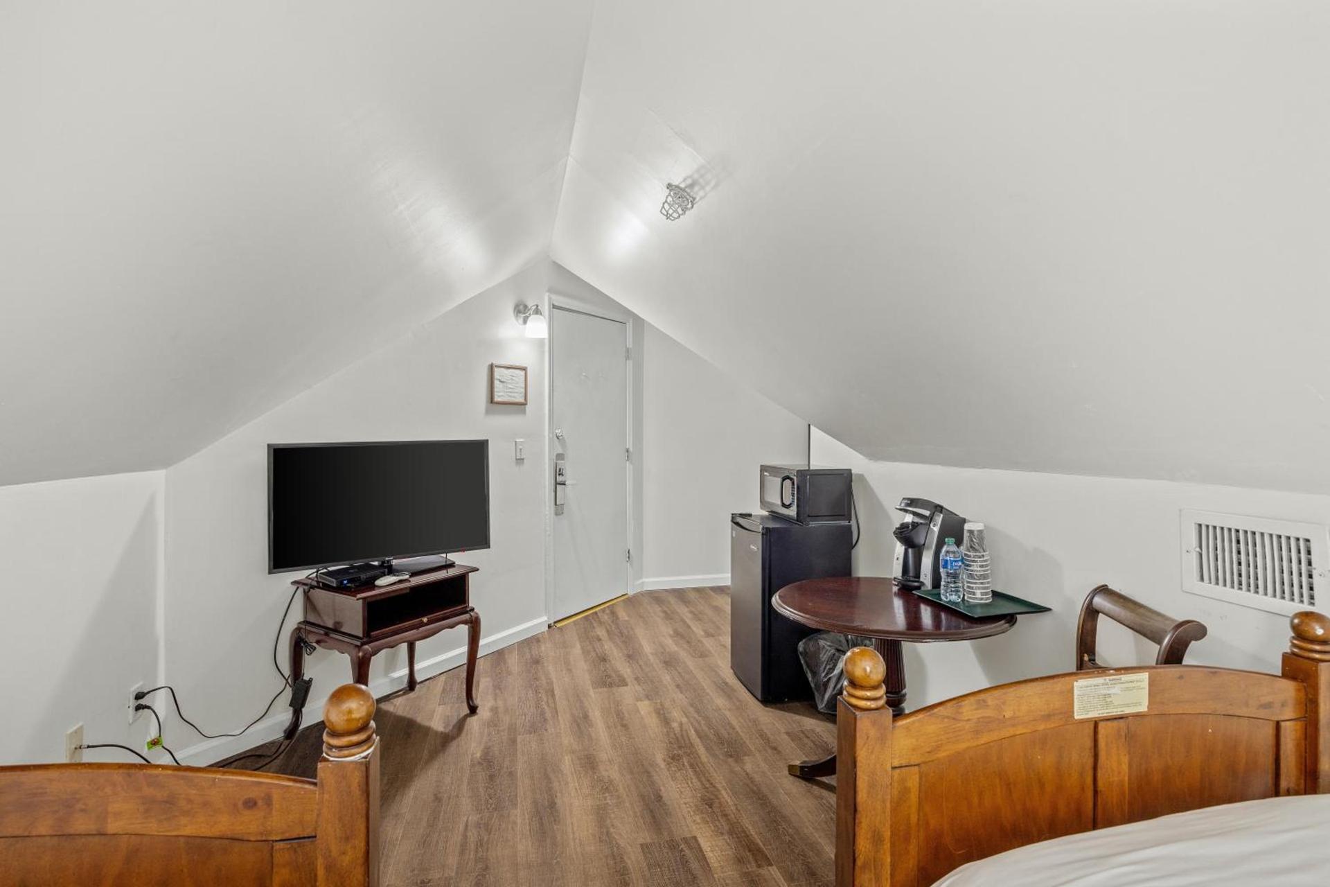 Coombs Inn & Suites photo 53