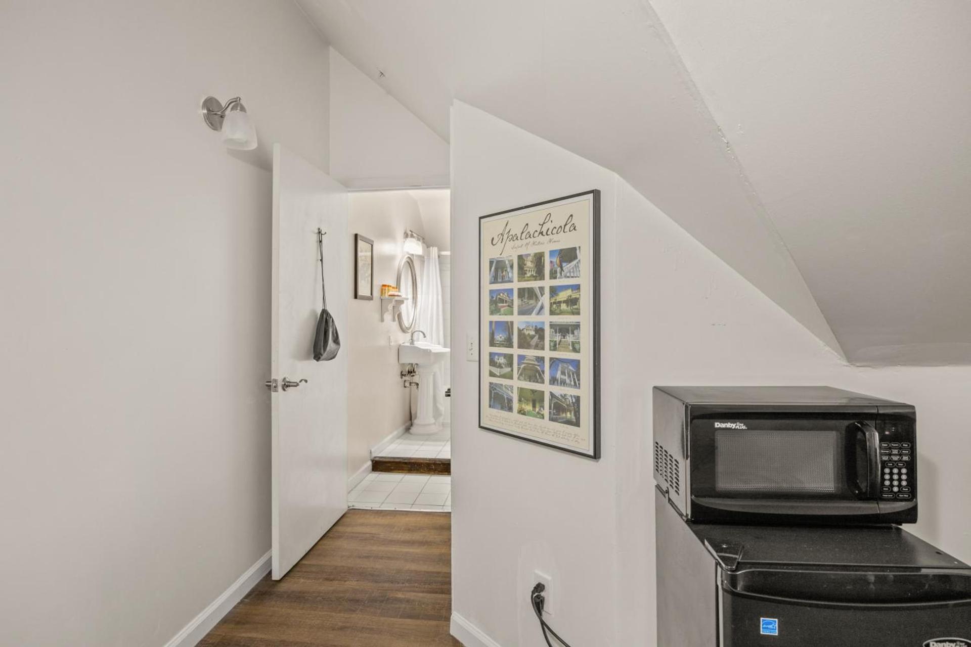 Coombs Inn & Suites photo 52