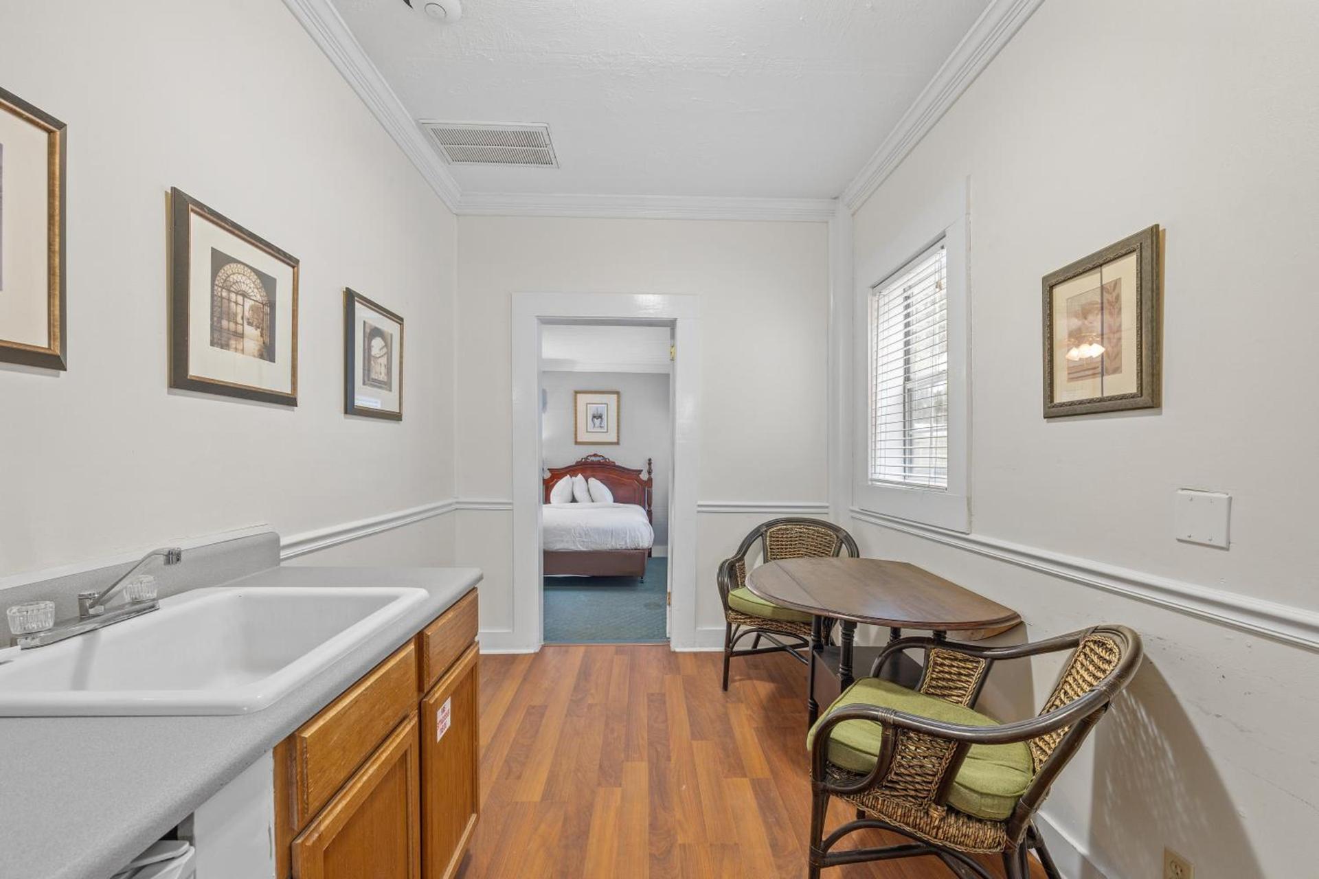 Coombs Inn & Suites photo 56