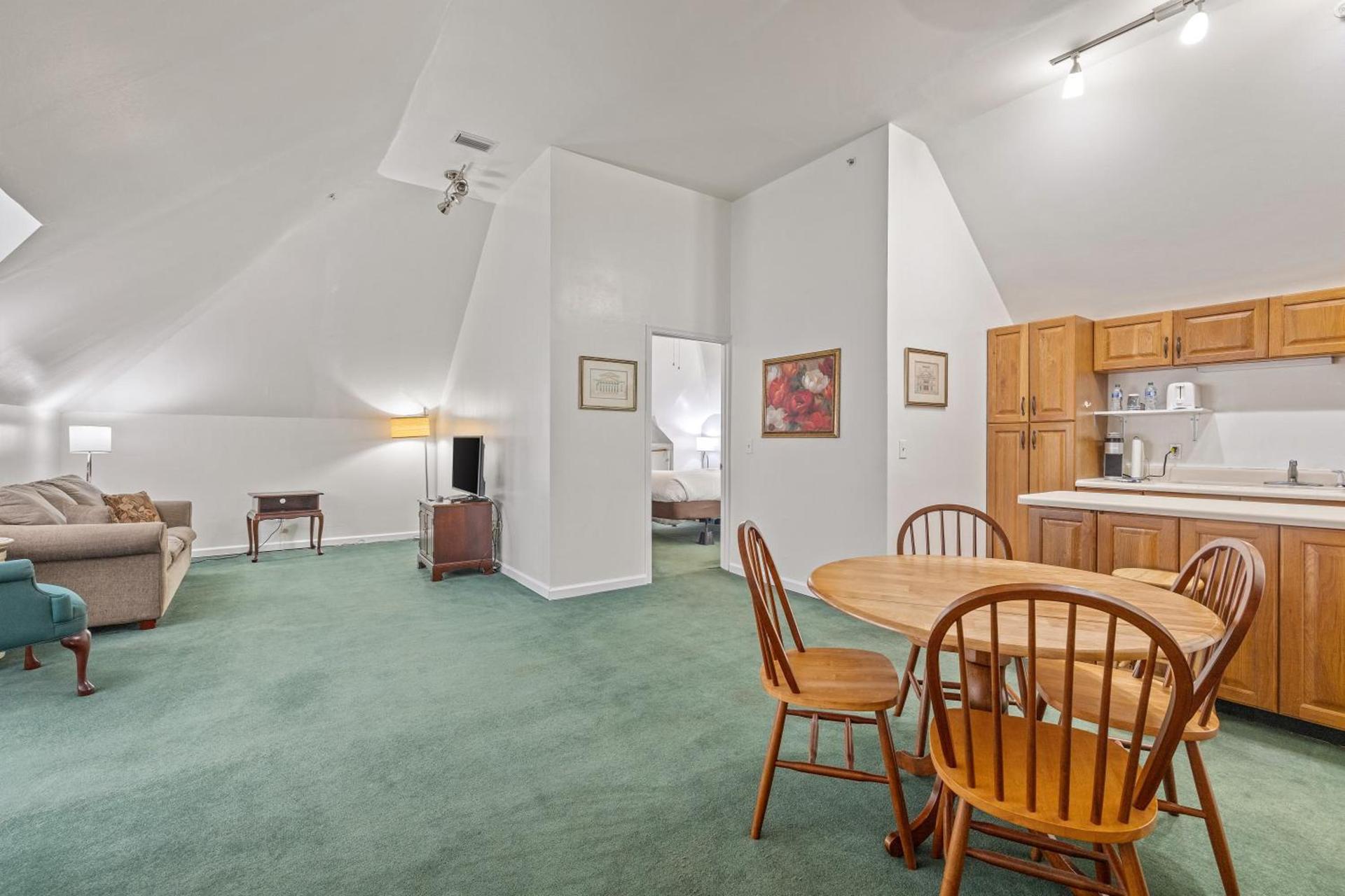 Coombs Inn & Suites photo 62