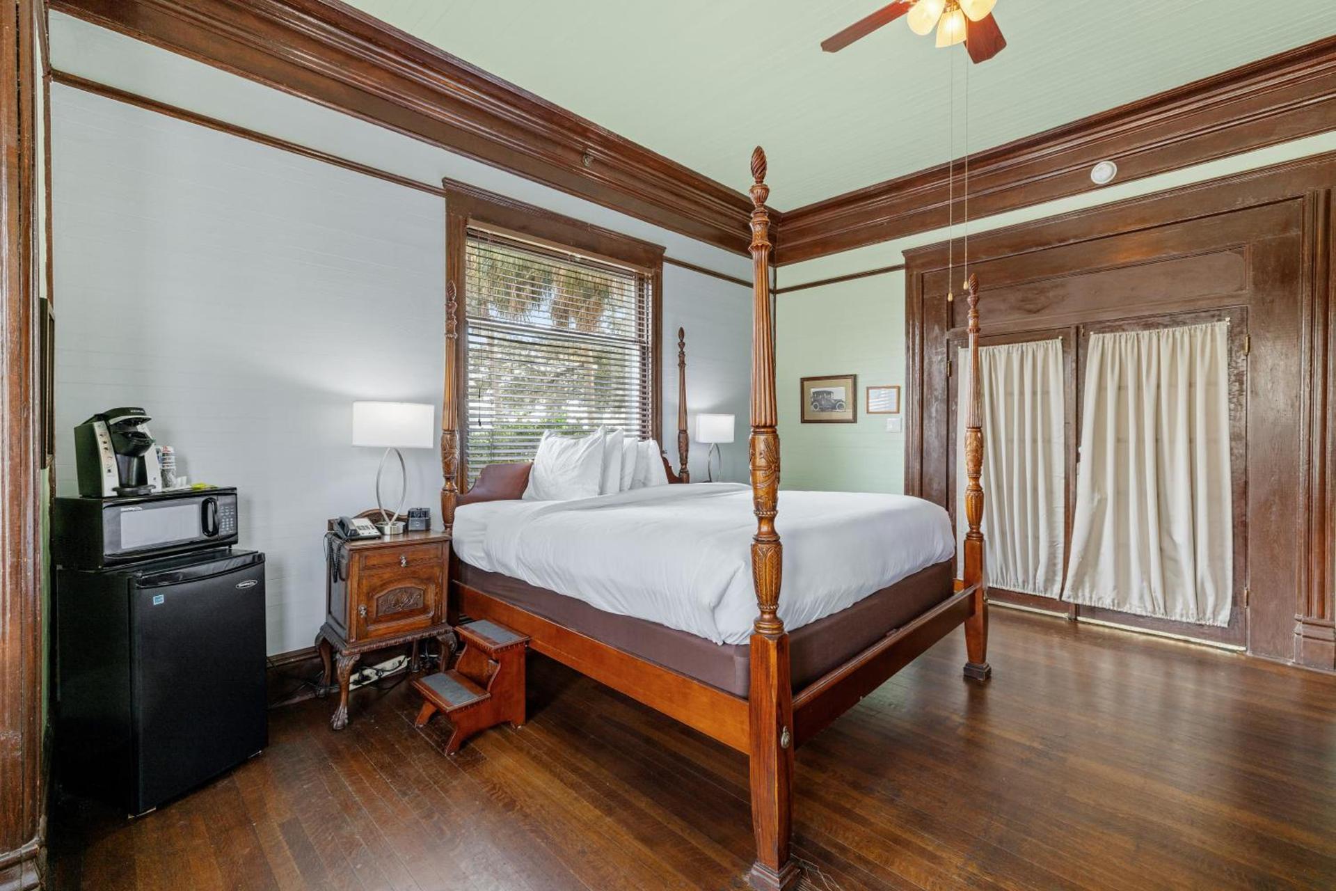 Coombs Inn & Suites photo 68