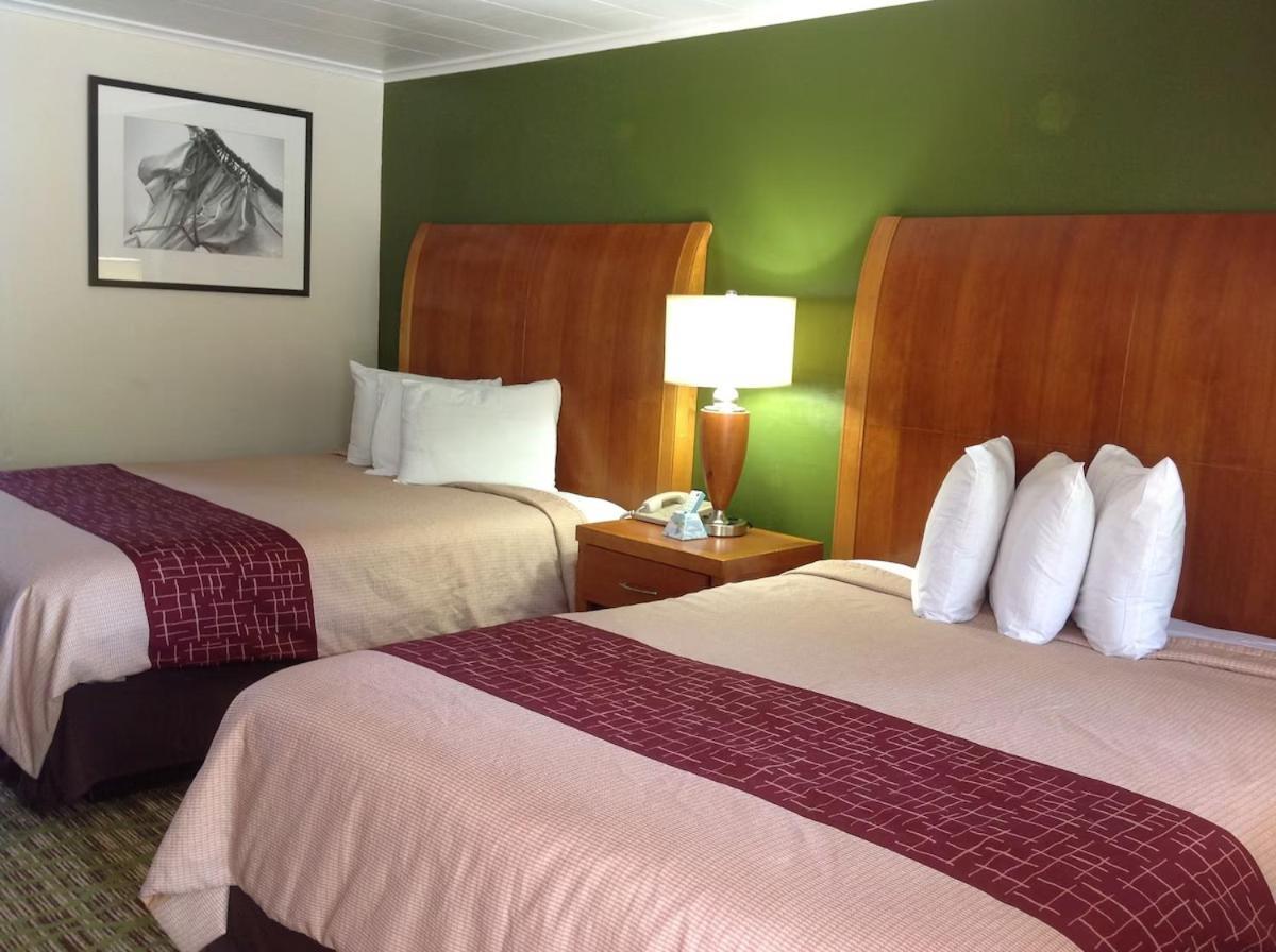 Pilgrim Inn & Cottages photo 17