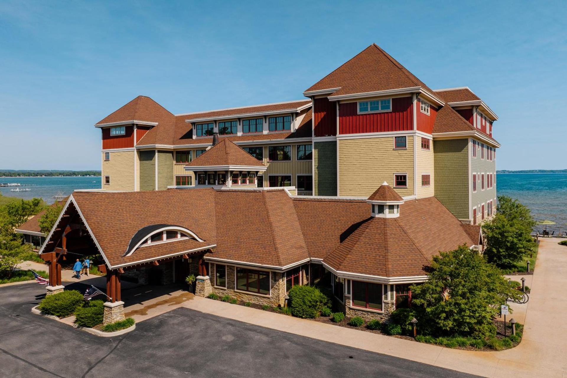 Tamarack Lodge photo 2