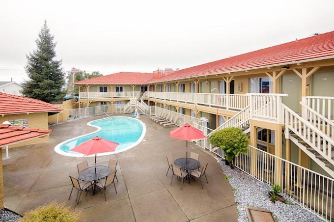 GuestPlace Inn & Suites photo 1