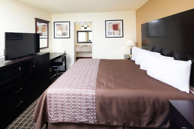 GuestPlace Inn & Suites photo 3