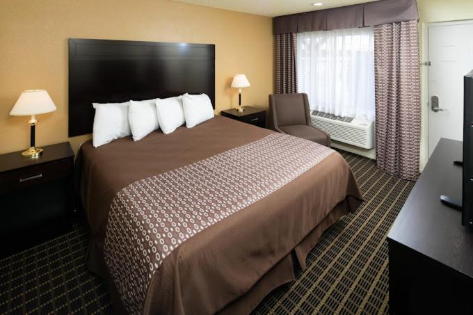 GuestPlace Inn & Suites photo 5