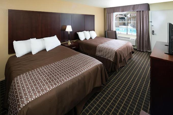 GuestPlace Inn & Suites photo 4