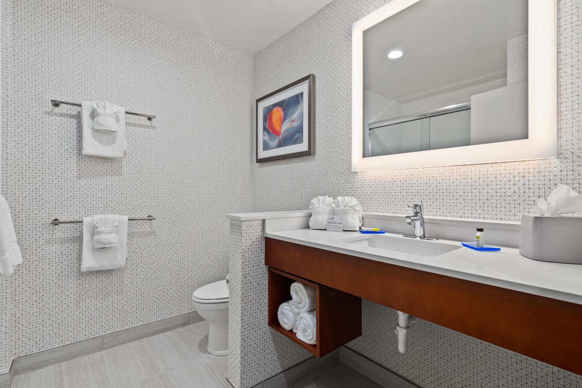 Holiday Inn Express & Suites Orlando- Lake Buena Vista by IHG photo 15