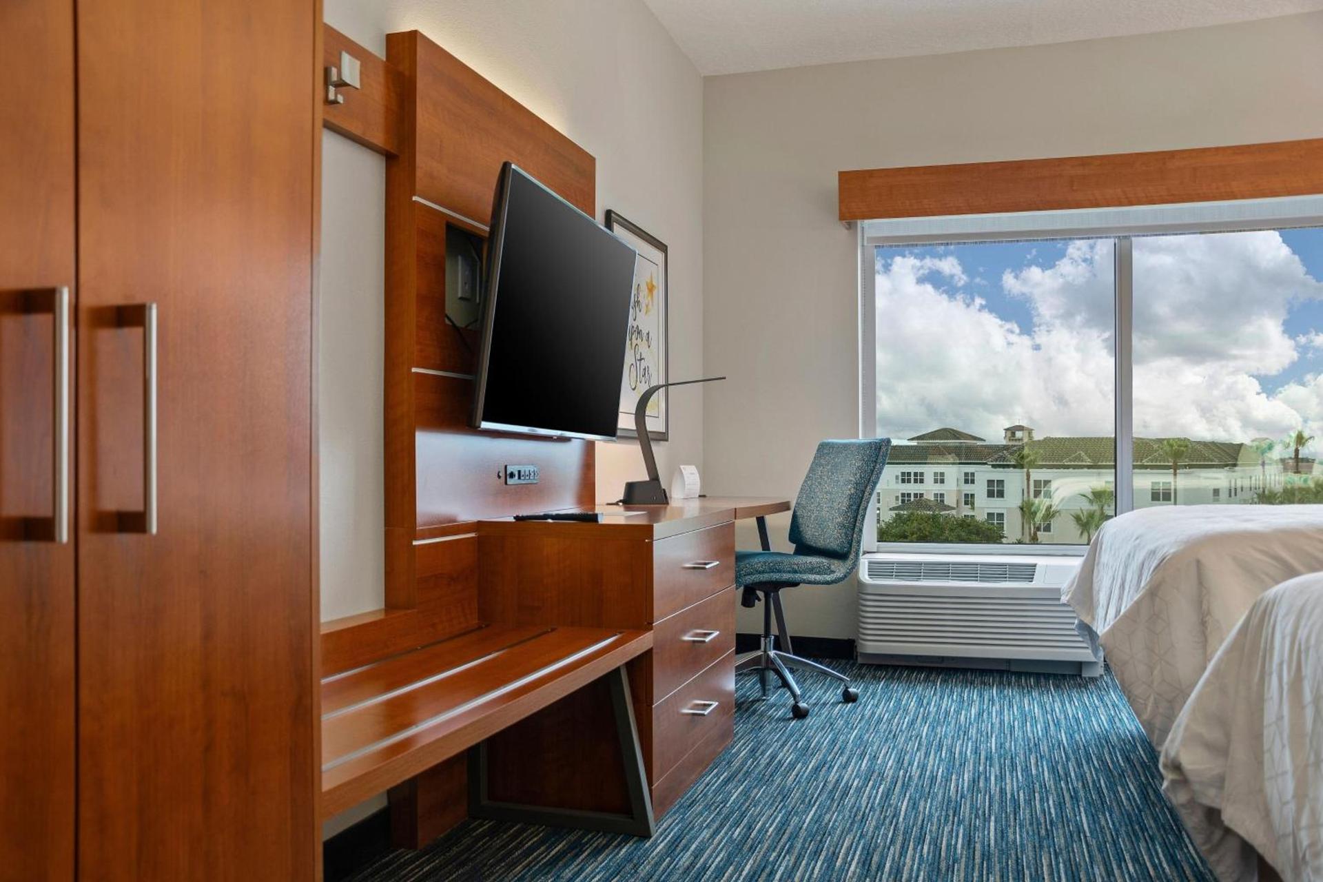 Holiday Inn Express & Suites Orlando- Lake Buena Vista by IHG photo 26