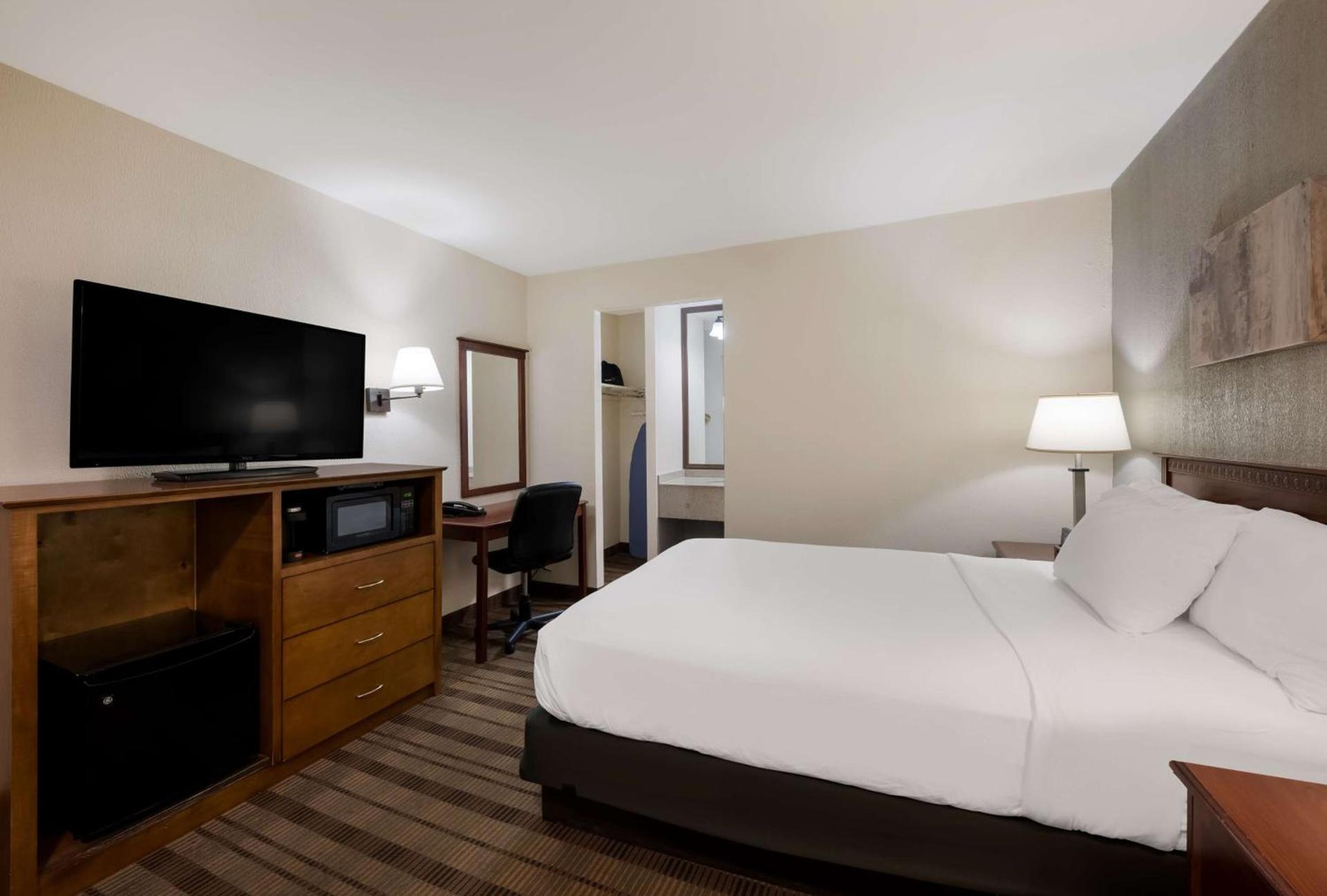 SureStay Plus by Best Western Woodbury Inn photo 16