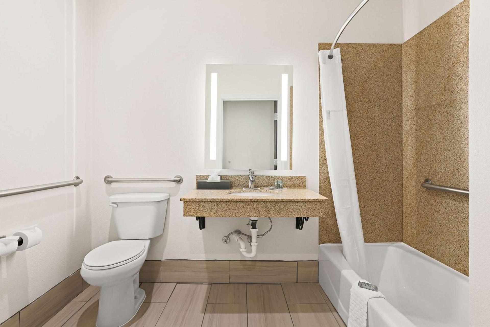 Best Western Iowa - Lake Charles East photo 26