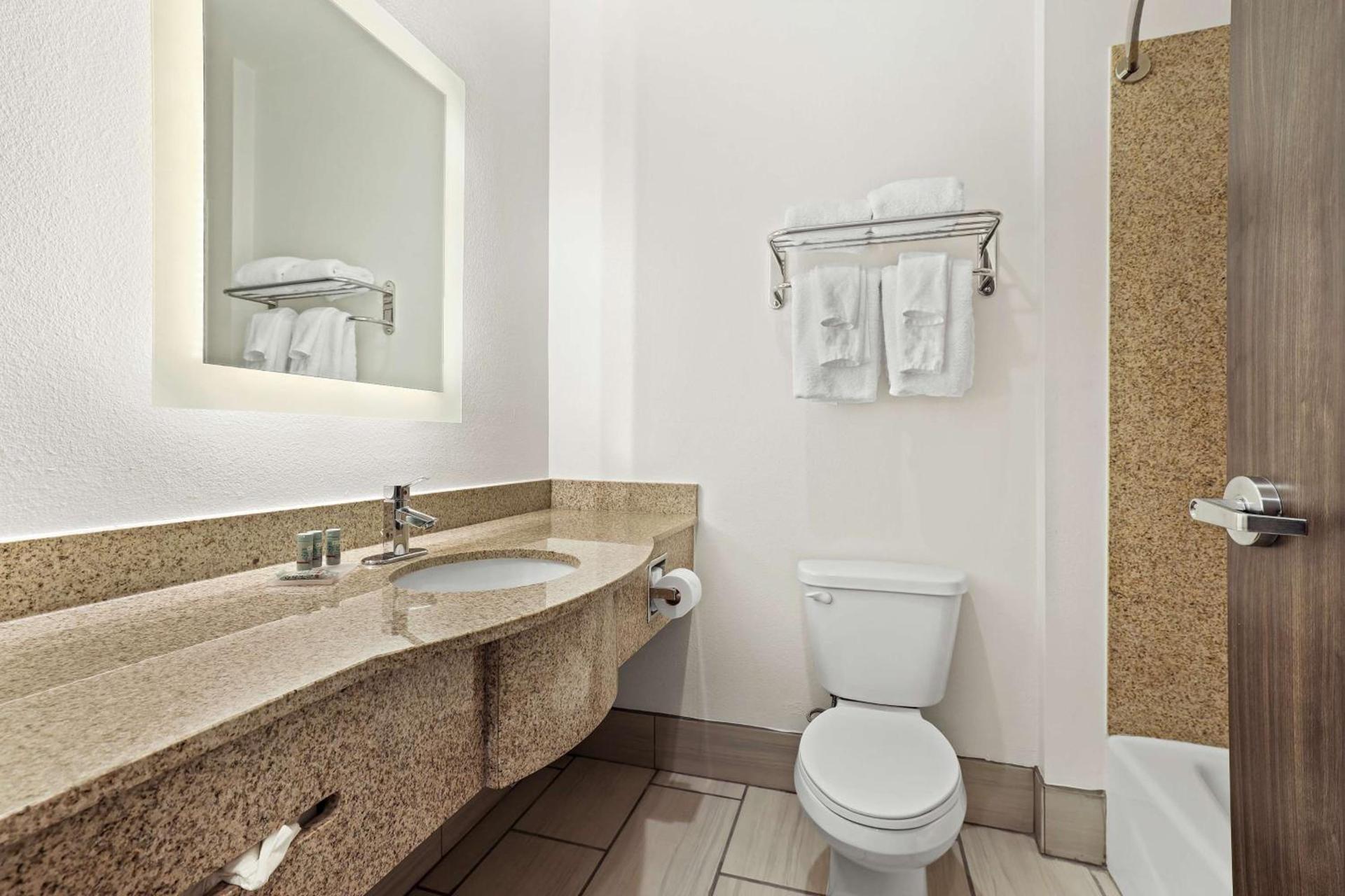 Best Western Iowa - Lake Charles East photo 24