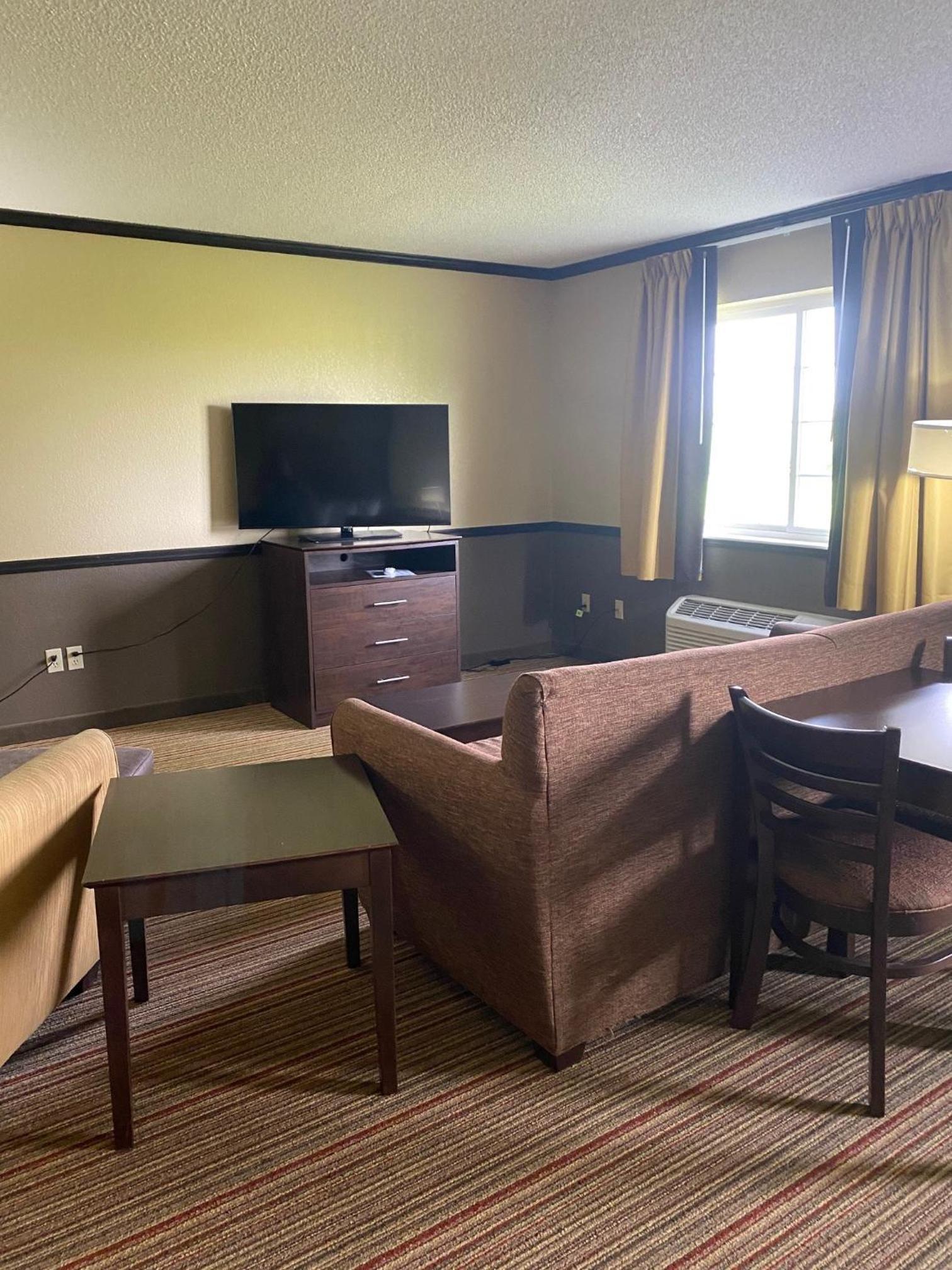 Super 8 by Wyndham New Hampton photo 28