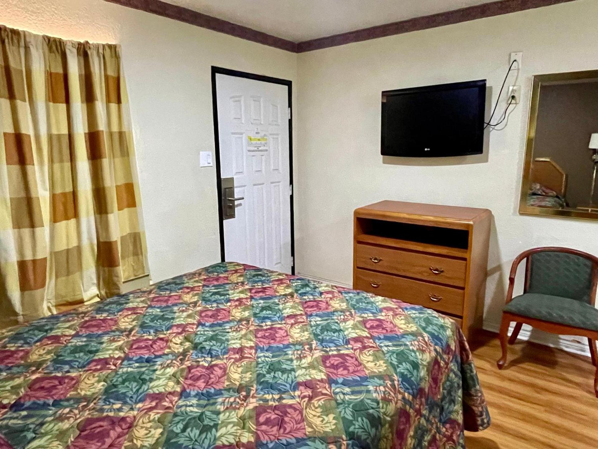 Golden Inn Dallas by Hotel O photo 12